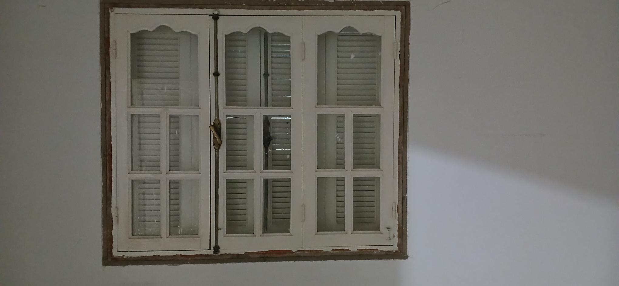 Mannouba&nbsp;La Mannouba&nbsp;Autre&nbsp;Autre&nbsp;5 fen�tre en bois