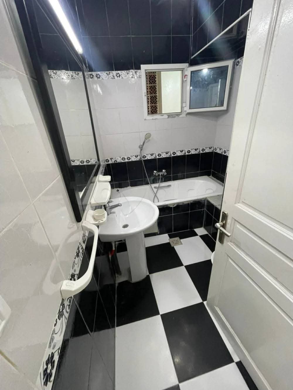 Mnihla&nbsp;Jardins d'el Menzah&nbsp;Location&nbsp;Appart. 2 pi�ces&nbsp;Etage de villa s2