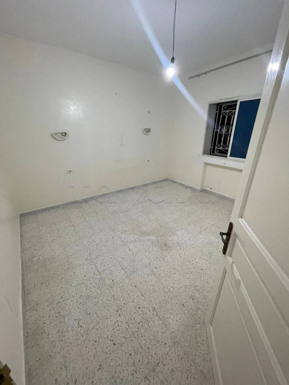 Mnihla&nbsp;Jardins d'el Menzah&nbsp;Location&nbsp;Appart. 2 pi�ces&nbsp;Etage de villa s2