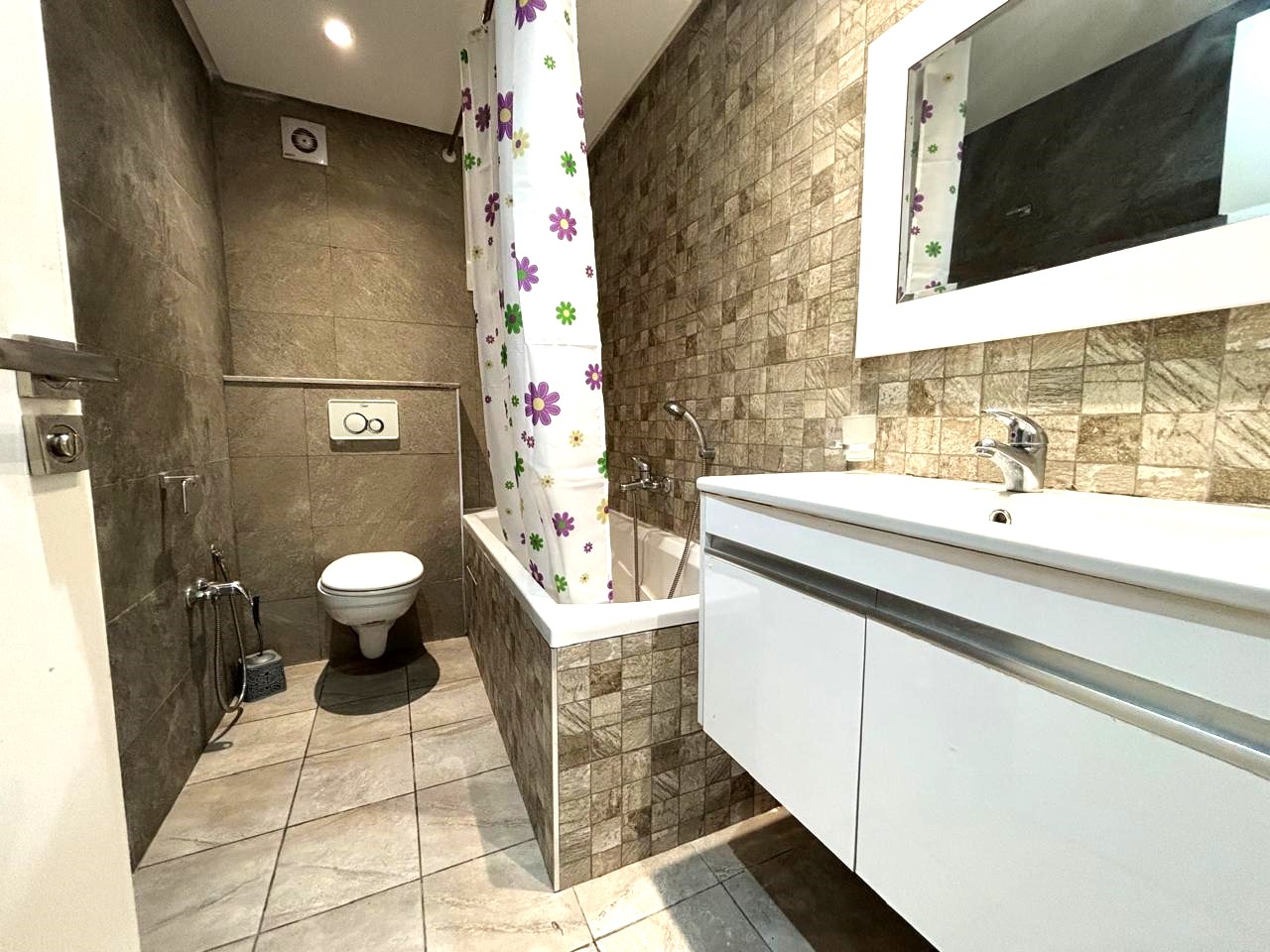 Ain Zaghouan&nbsp;Jardins de Carthage&nbsp;Location&nbsp;Appart. 5 pi�ces+&nbsp;Appartement s4 aux jardins de carthage