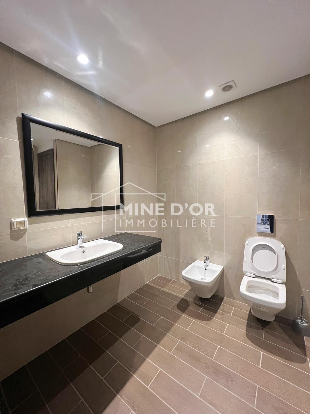 El Menzah&nbsp;Mutuelle Ville&nbsp;Location&nbsp;Appart. 5 pi�ces+&nbsp;Al apprt  s5 neuf a notre dame mutuelleville