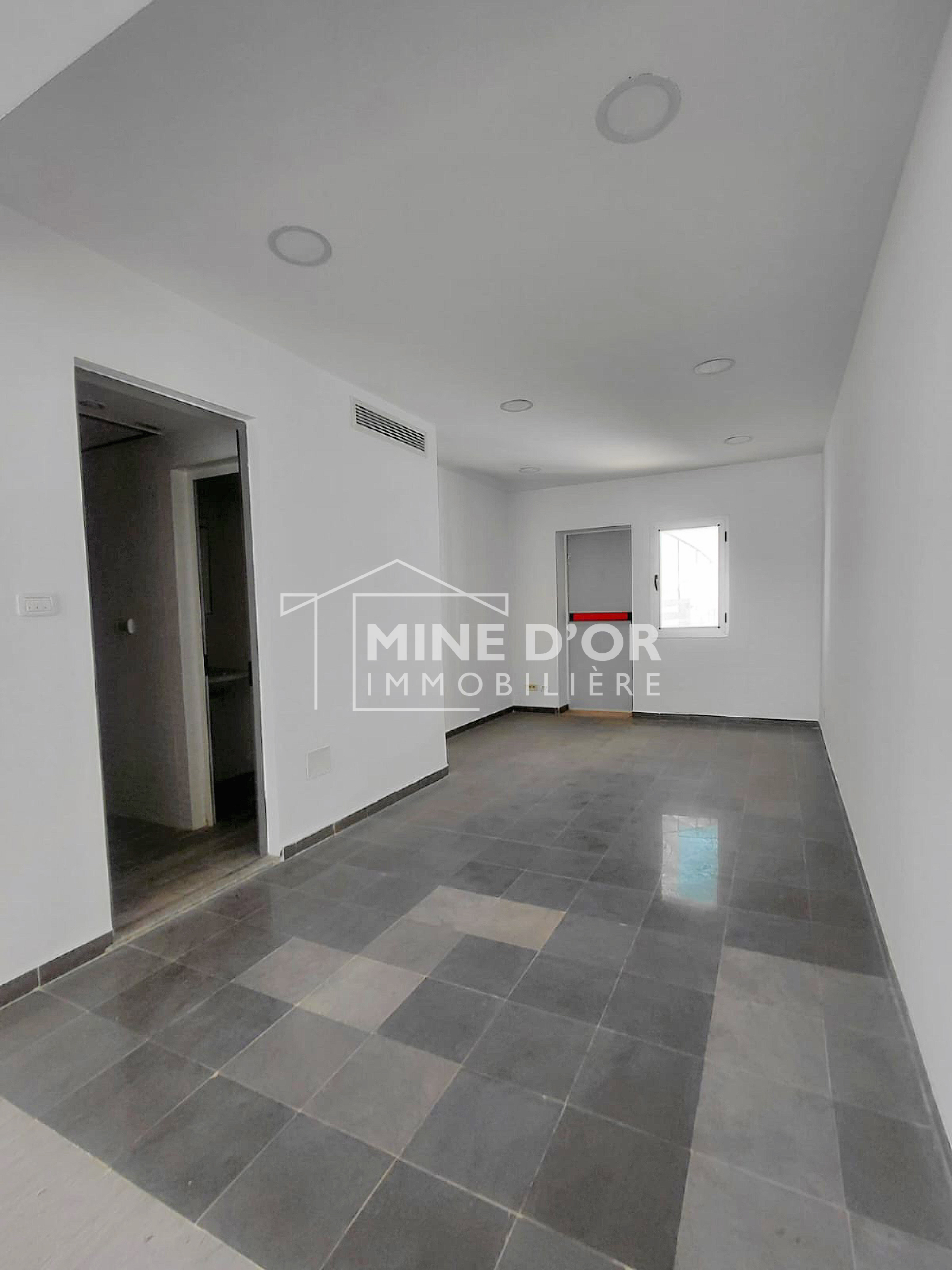 Bab Bhar&nbsp;Republique&nbsp;Bureaux & Commerces&nbsp;Bureau&nbsp;Plateau sur art�re principale � med 5 tunis
