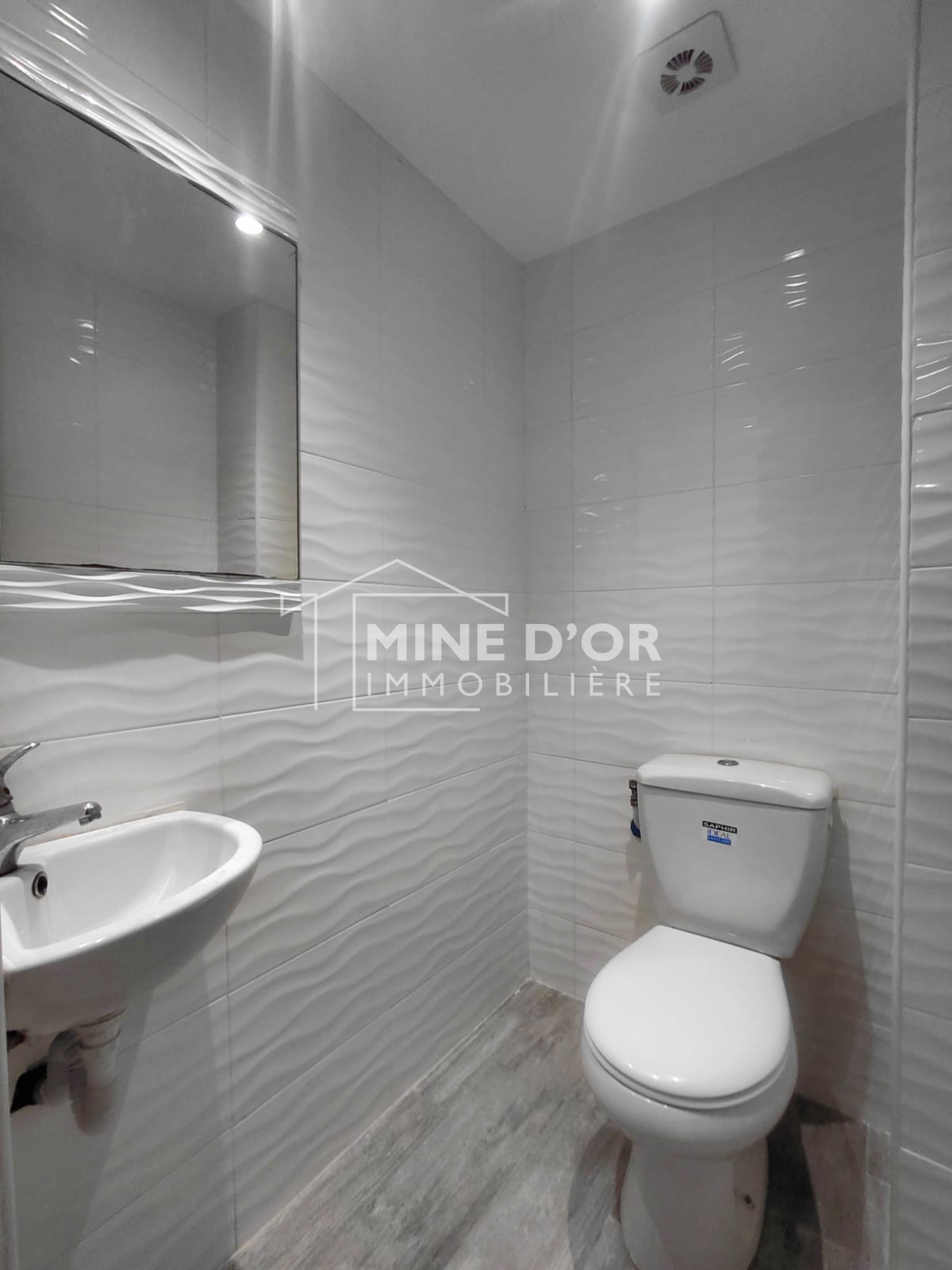 Bab Bhar&nbsp;Republique&nbsp;Bureaux & Commerces&nbsp;Bureau&nbsp;Plateau sur art�re principale � med 5 tunis