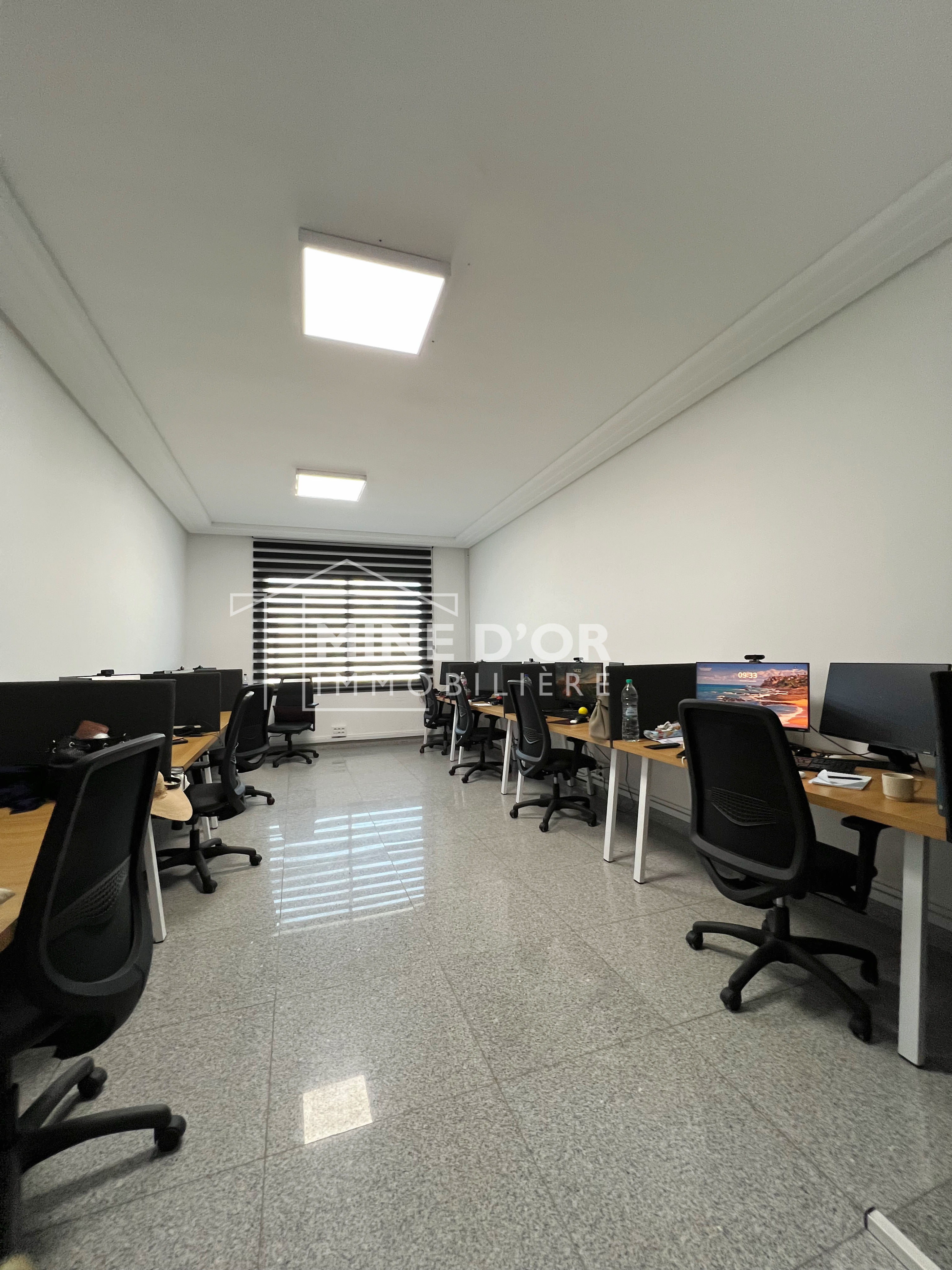 Cite El Khadra&nbsp;Zone urbaine nord&nbsp;Bureaux & Commerces&nbsp;Bureau&nbsp;Bureau en 3 espaces au centre urbain nord