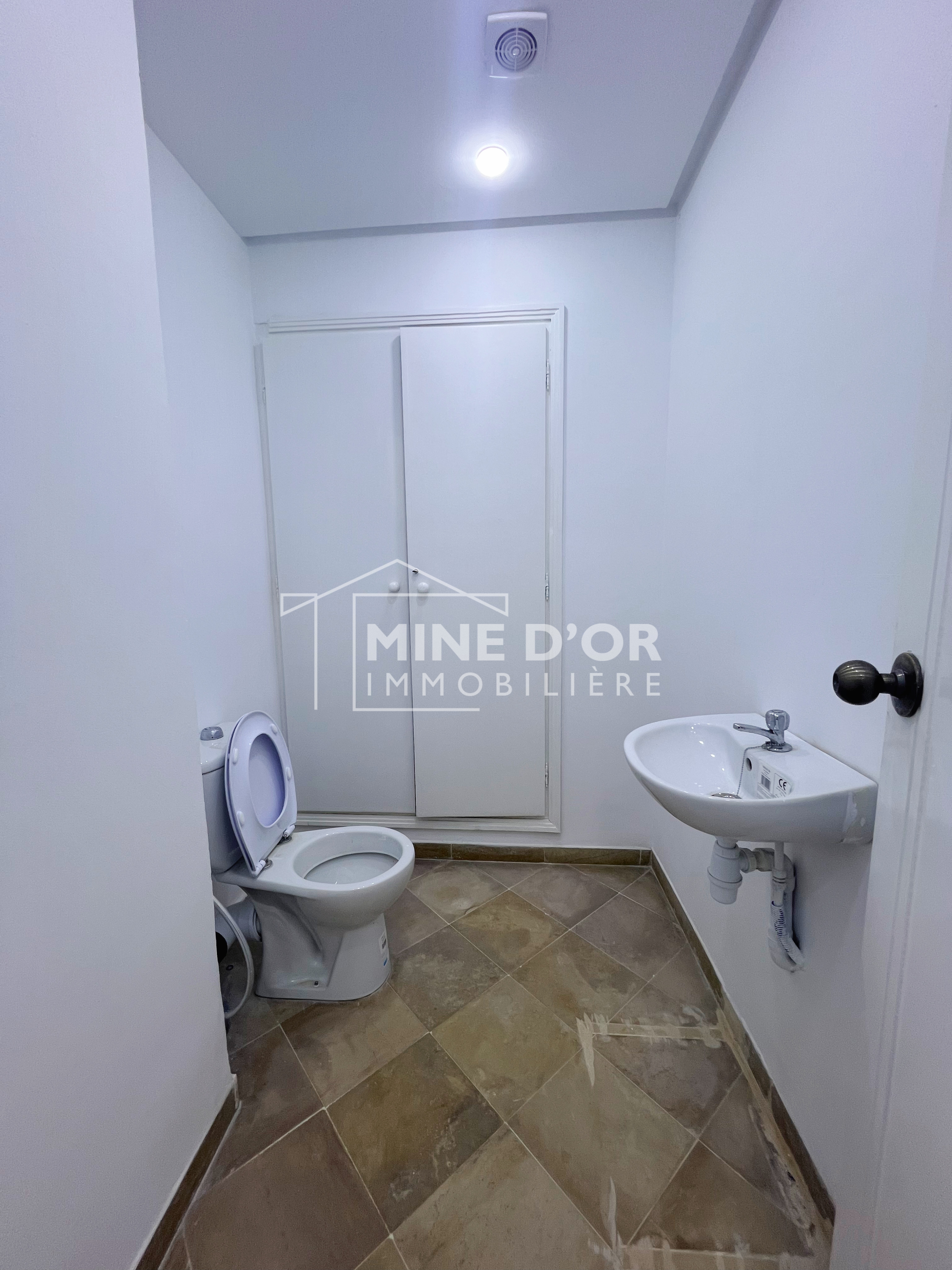 Bab Bhar&nbsp;Montplaisir&nbsp;Bureaux & Commerces&nbsp;Bureau&nbsp;Bureau h2 sur art�re principale � montplaisir