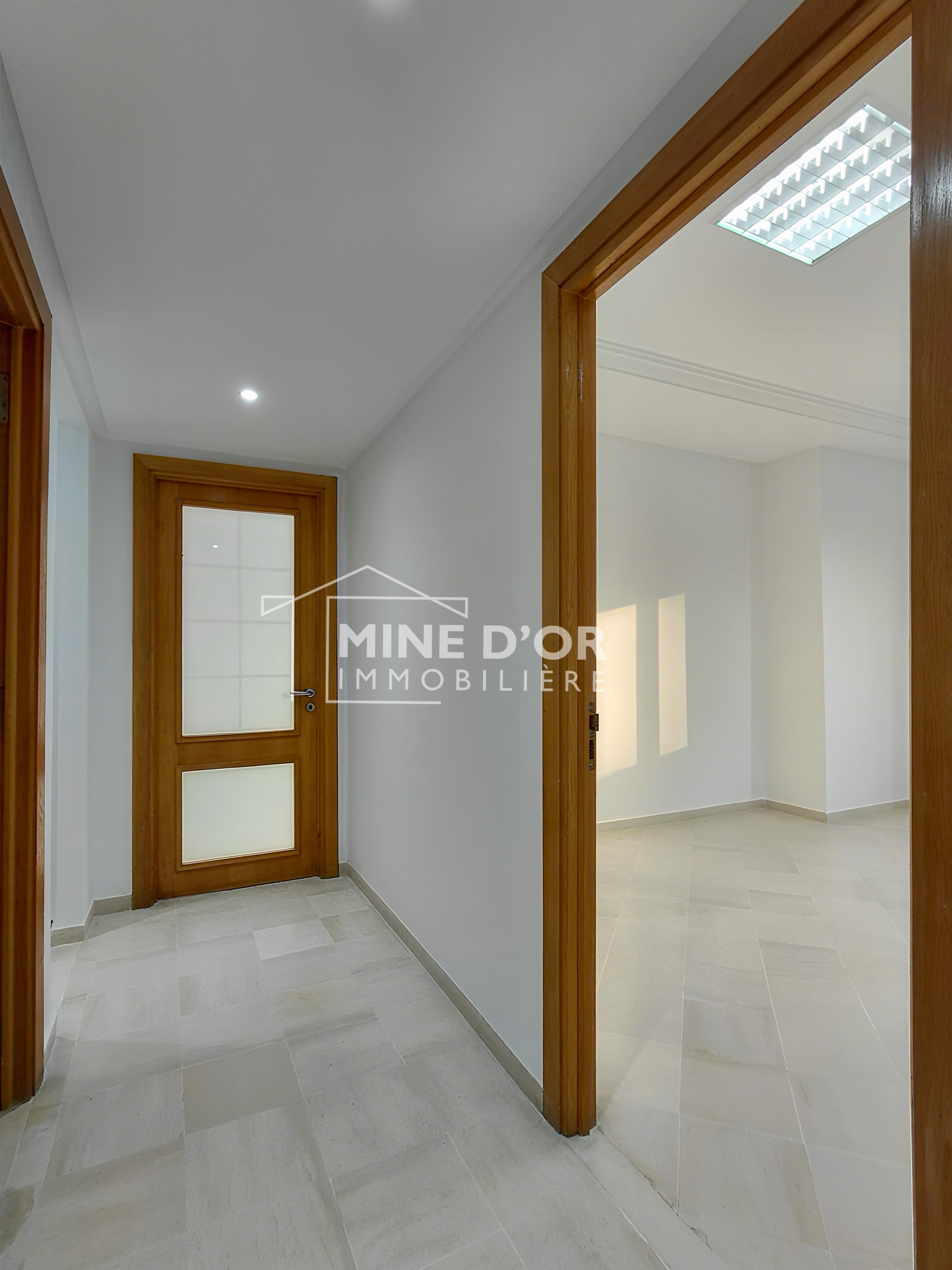 Cite El Khadra&nbsp;Zone urbaine nord&nbsp;Bureaux & Commerces&nbsp;Bureau&nbsp;Bureau open space plus 2pi�ces au centre urbain