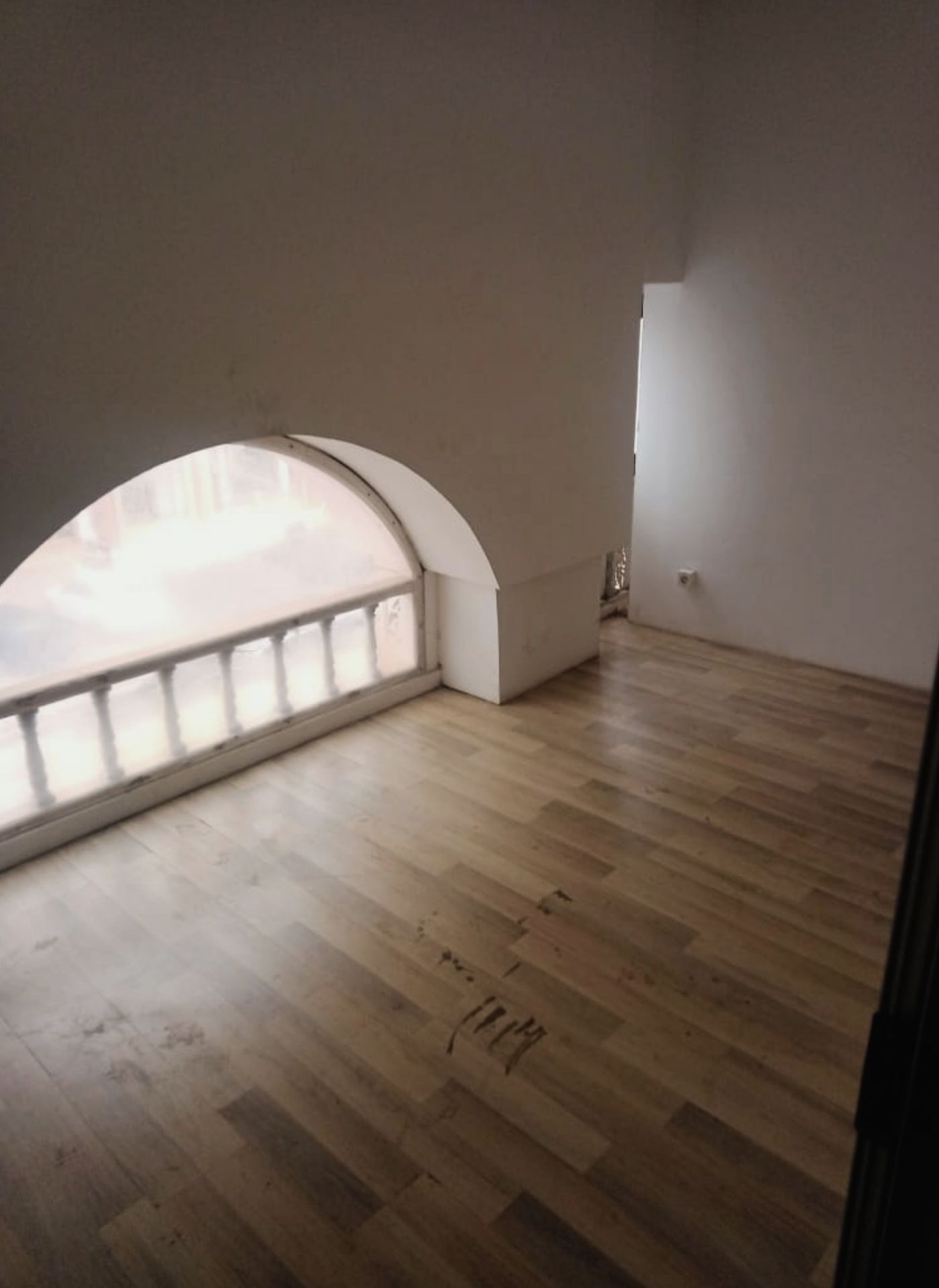 Ariana Ville&nbsp;Cite Ennasr 2&nbsp;Bureaux & Commerces&nbsp;Bureau&nbsp;Bureau 1 pi�ce plein centre cit� ennasr