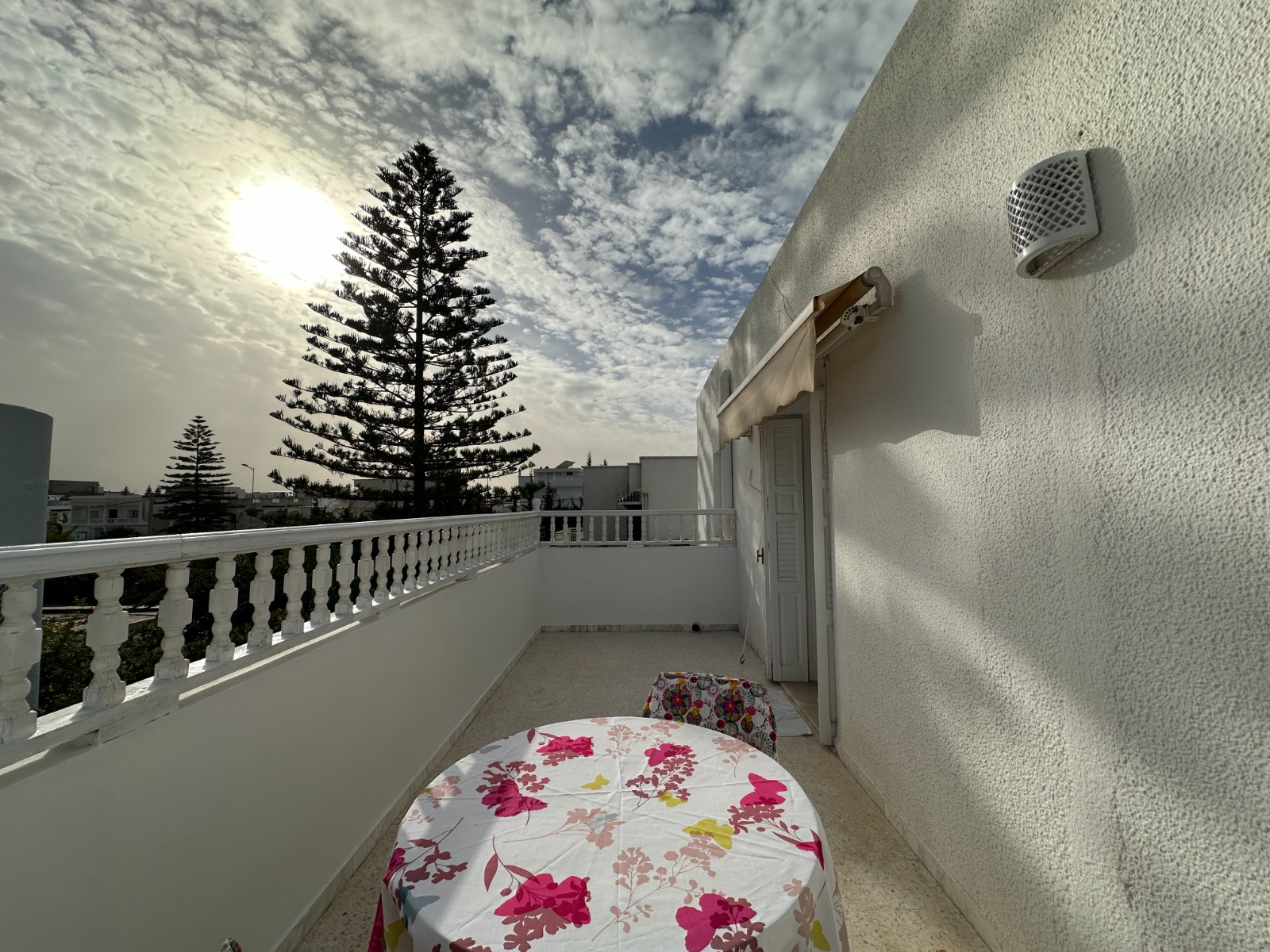 La Marsa&nbsp;Marsa Ennassim&nbsp;Location&nbsp;Appart. 4 pi�ces&nbsp;�tage de villa s3 � la marsa