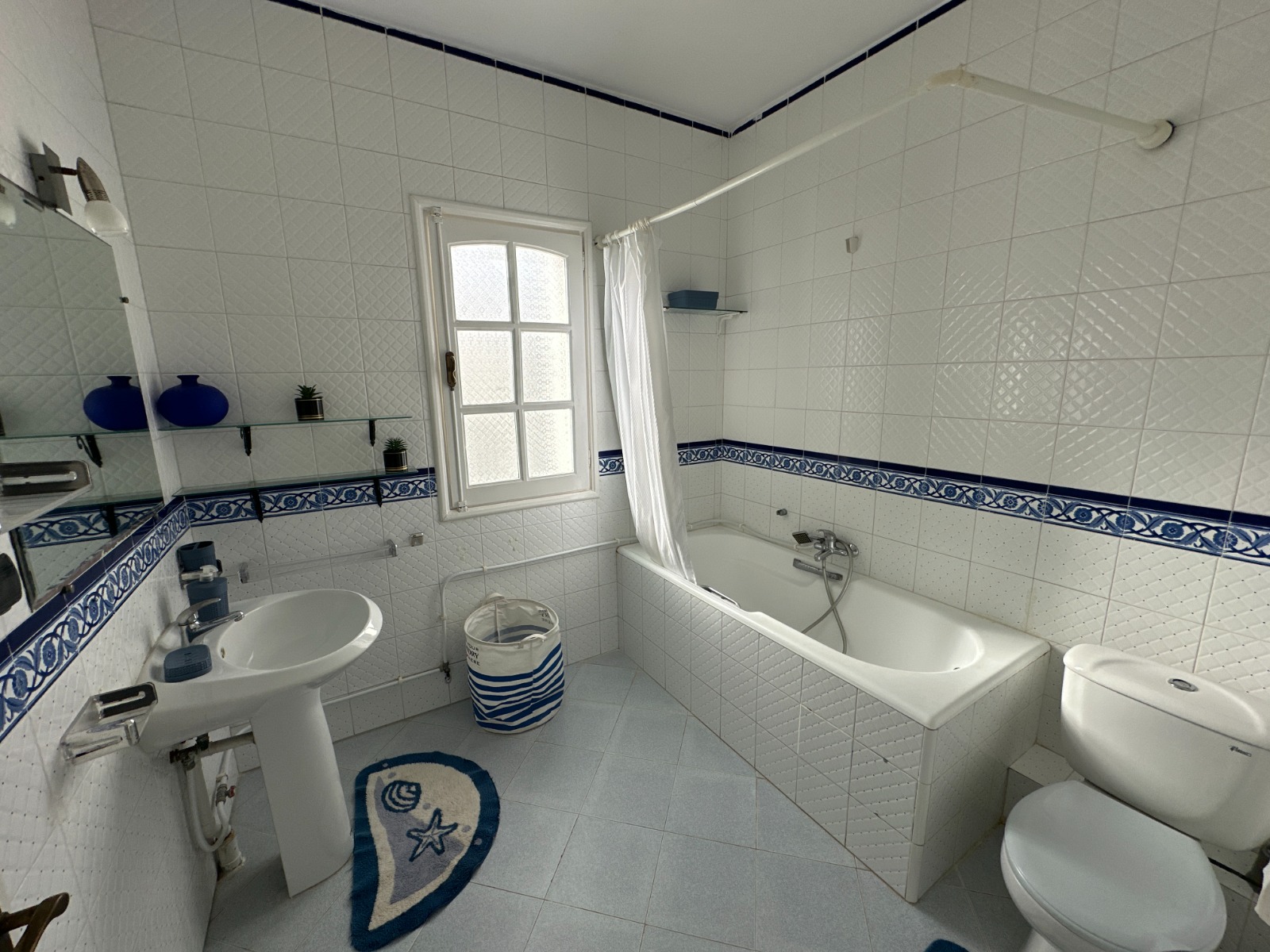 La Marsa&nbsp;Marsa Ennassim&nbsp;Location&nbsp;Appart. 4 pi�ces&nbsp;�tage de villa s3 � la marsa