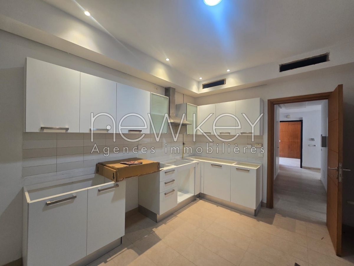 La Marsa&nbsp;Marsa Ennassim&nbsp;Location&nbsp;Appart. 3 pi�ces&nbsp;S2 luxueux  � la marsa avec deux suites