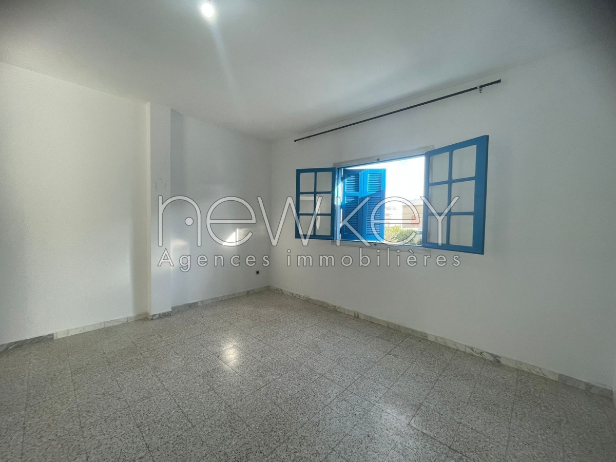 La Marsa&nbsp;Cite Du Stade&nbsp;Location&nbsp;Appart. 3 pi�ces&nbsp;�tage de villa s2 � la marsa r�f 8751a