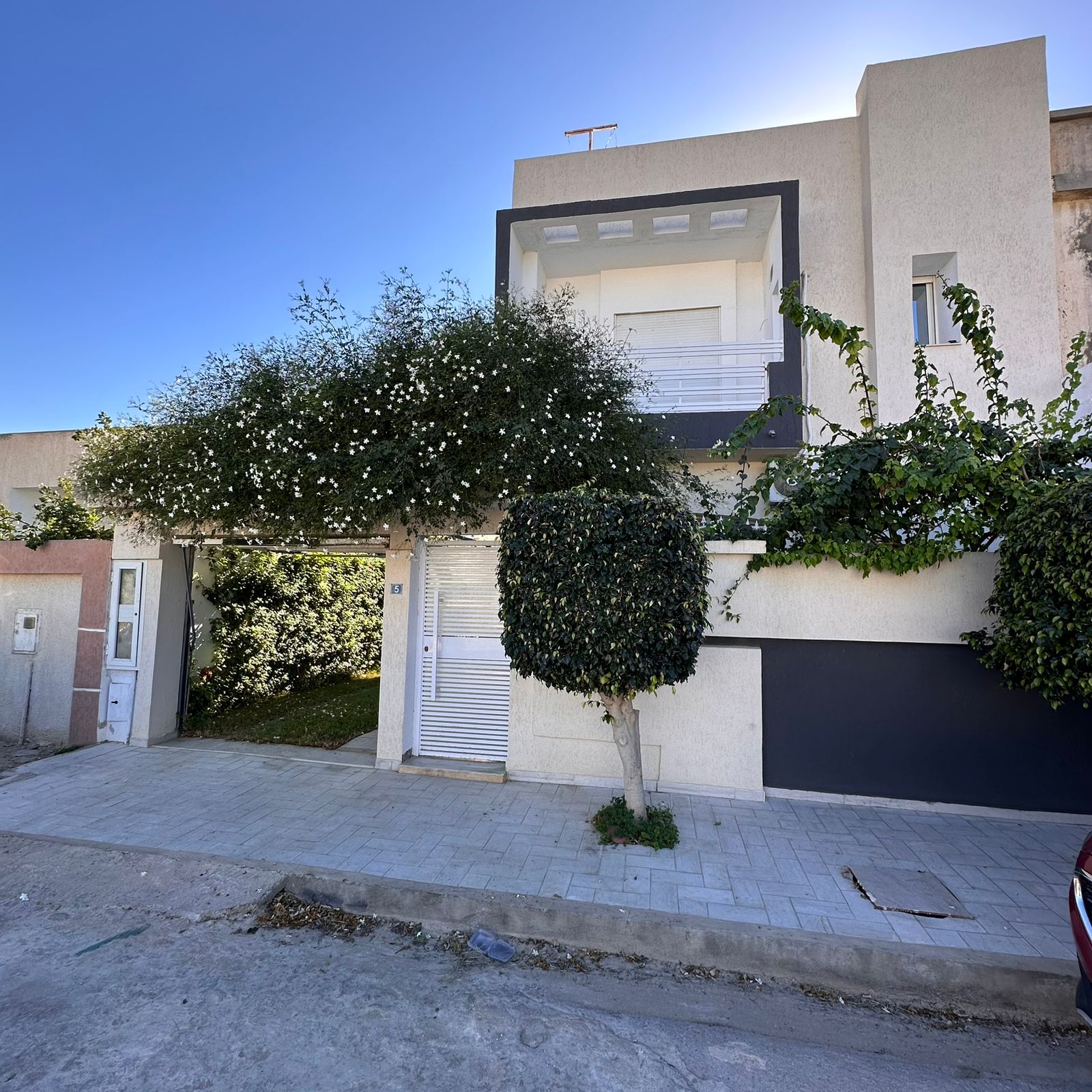 Hammam Chatt&nbsp;Borj Cedria&nbsp;Vente&nbsp;Appart. 5 pi�ces+&nbsp;Superbe villa duplex haut standing s4