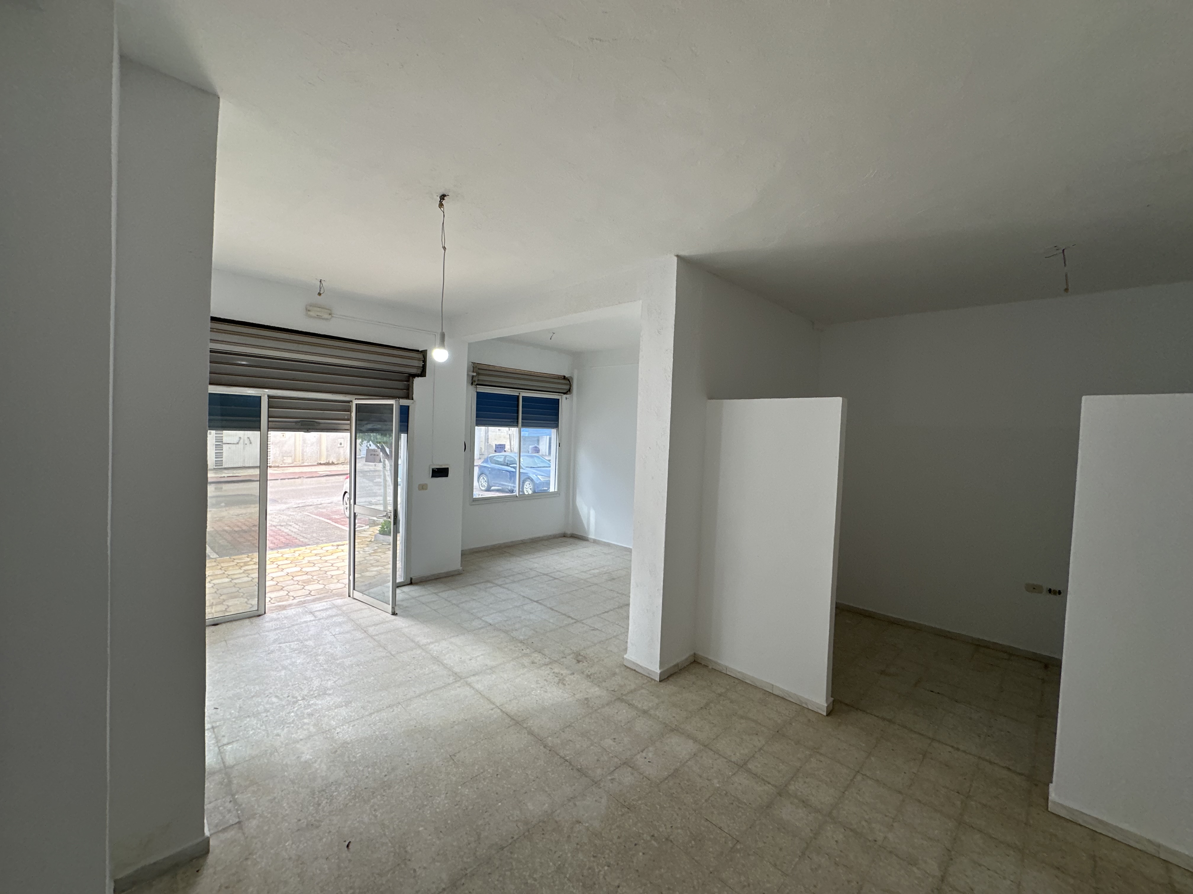 Bou Mhel El Bassatine&nbsp;Bou Mhel&nbsp;Bureaux & Commerces&nbsp;Surfaces&nbsp;Grand local commercial 57m boumhel el bassatine