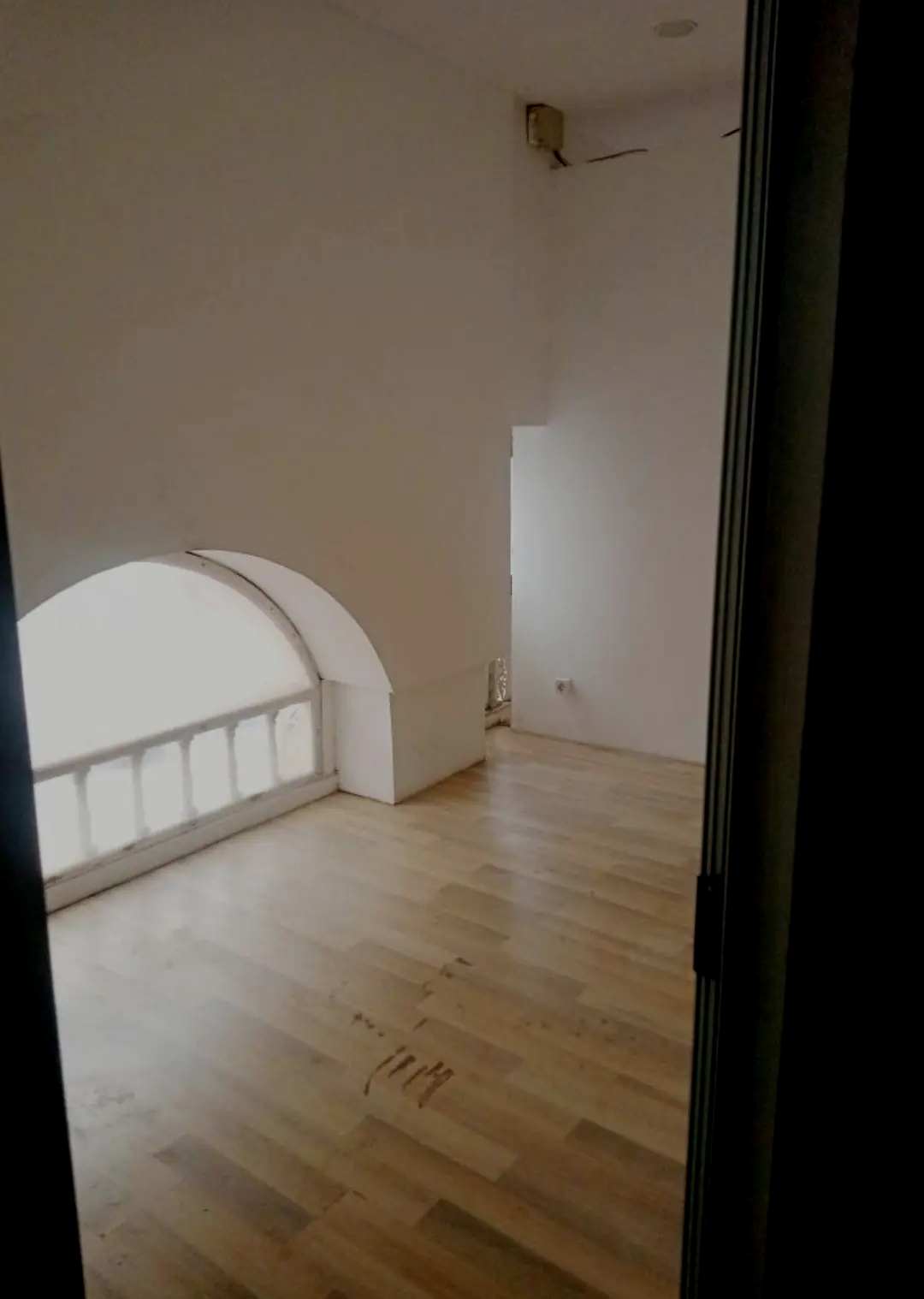 Ariana Ville&nbsp;Cite Ennasr 2&nbsp;Location&nbsp;Appart. 1 pi�ce&nbsp;Bureau sur l'avenue principale