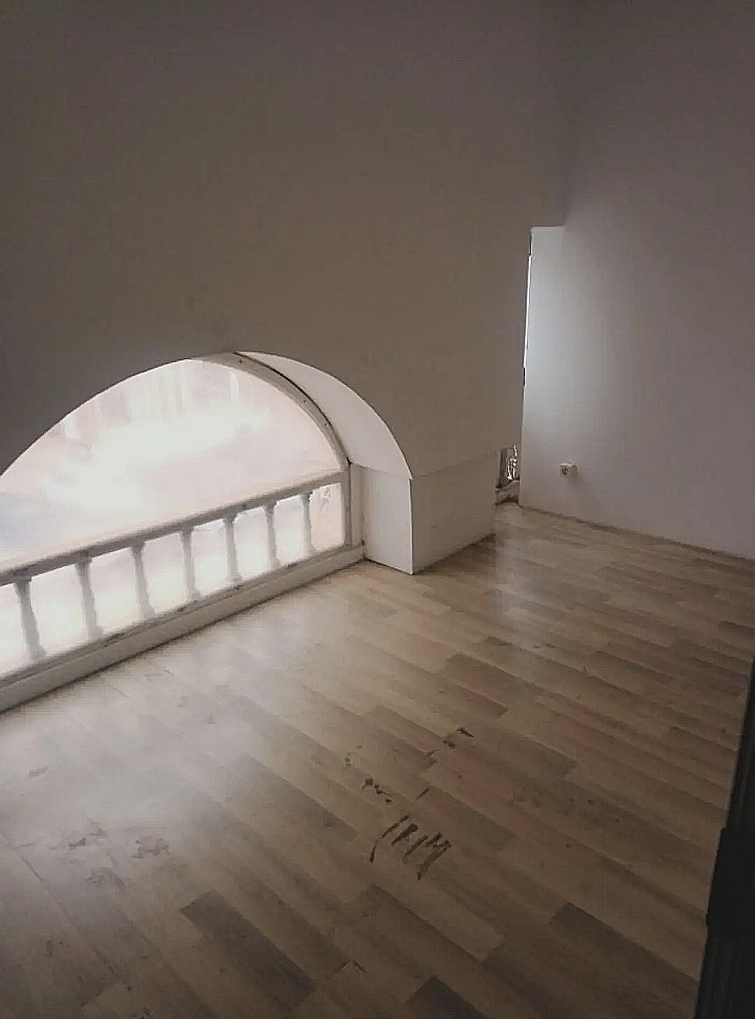 El Menzah&nbsp;Cite Caravelles&nbsp;Bureaux & Commerces&nbsp;Bureau&nbsp;Cit� ennasr bureau 420 dt par mois