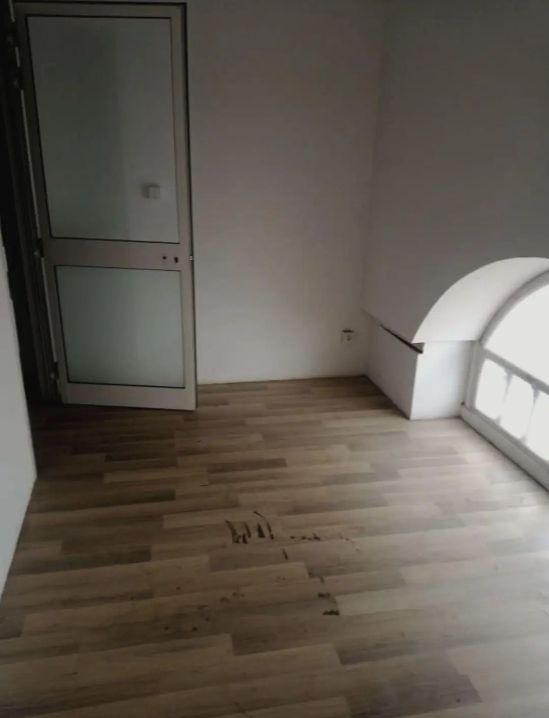 El Menzah&nbsp;Cite Caravelles&nbsp;Bureaux & Commerces&nbsp;Bureau&nbsp;Cit� ennasr bureau 420 dt par mois