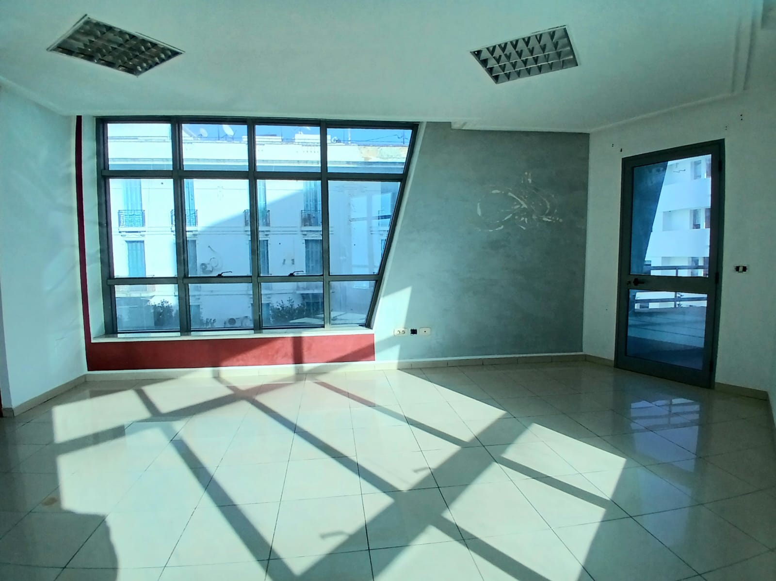 El Menzah&nbsp;Tunis Belvedere&nbsp;Bureaux & Commerces&nbsp;Bureau&nbsp;Avenue de la libert�  bureau a2