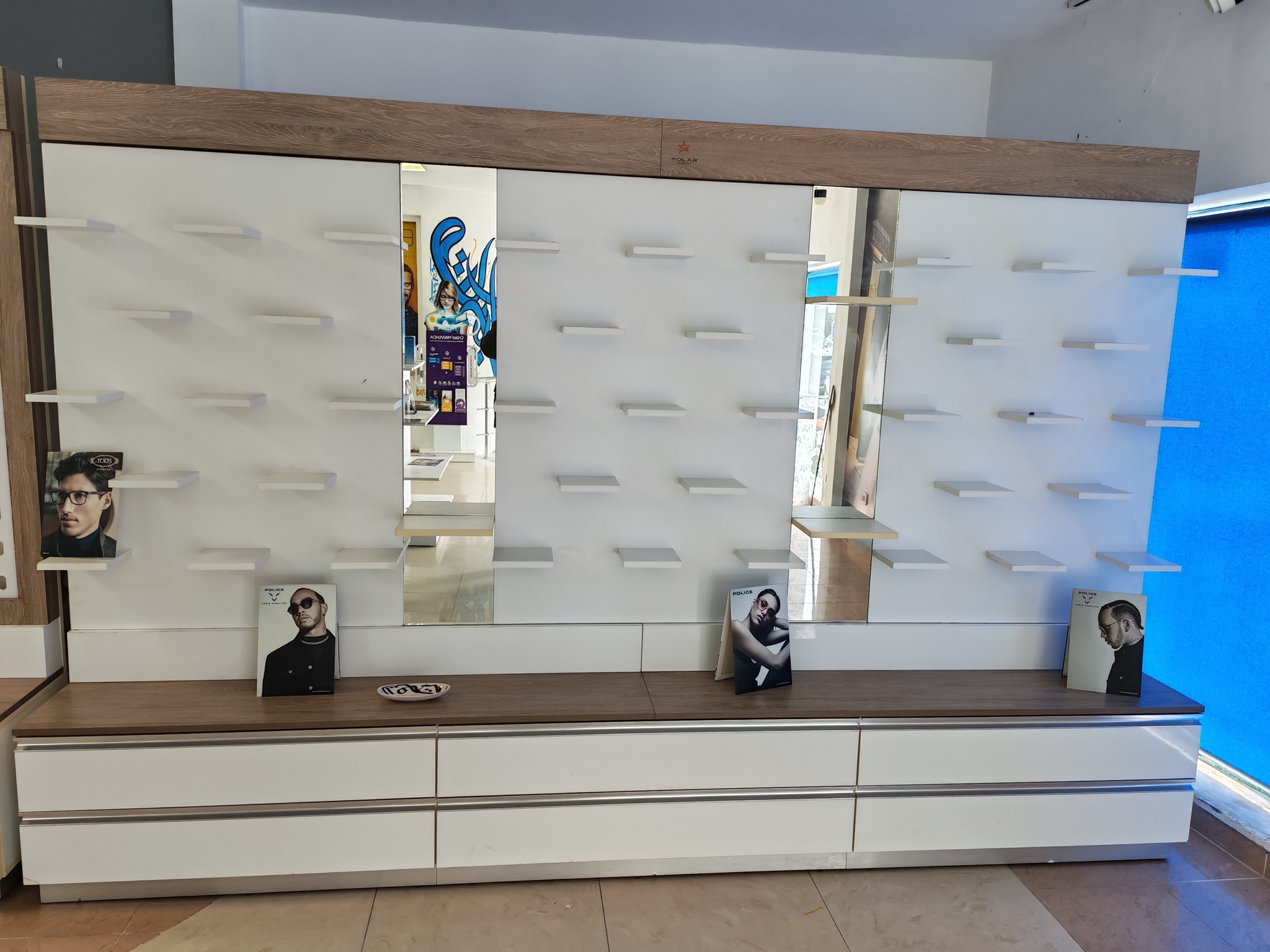 La Marsa&nbsp;Marsa Safsaf&nbsp;Meubles de bureau&nbsp;Materiels Accessoires de bureau&nbsp;Bon affaire mobilier pour opticien