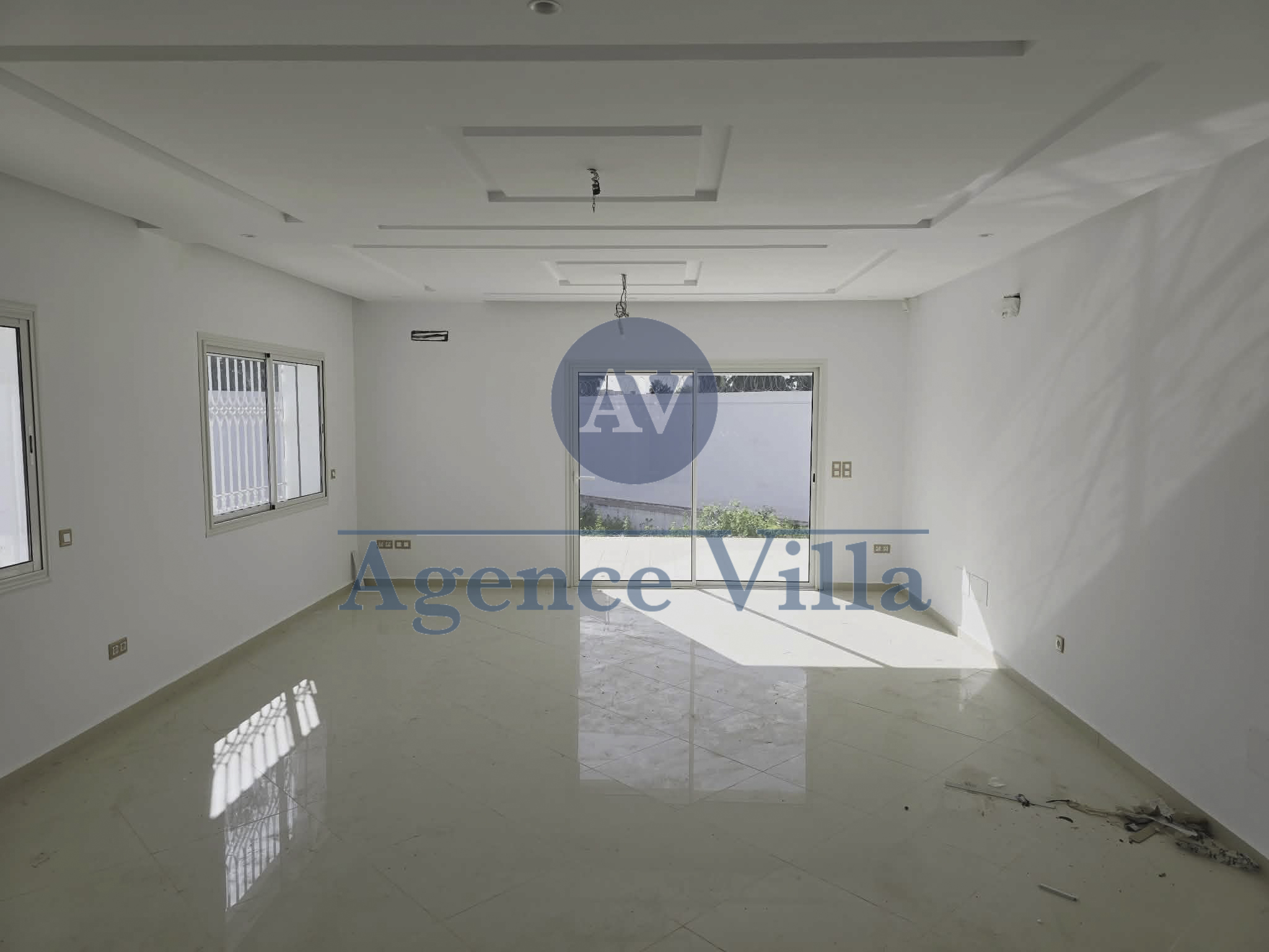 La Soukra&nbsp;La Soukra&nbsp;Location&nbsp;Appart. 5 pi�ces+&nbsp;Une villa s5 avec piscine � la soukra