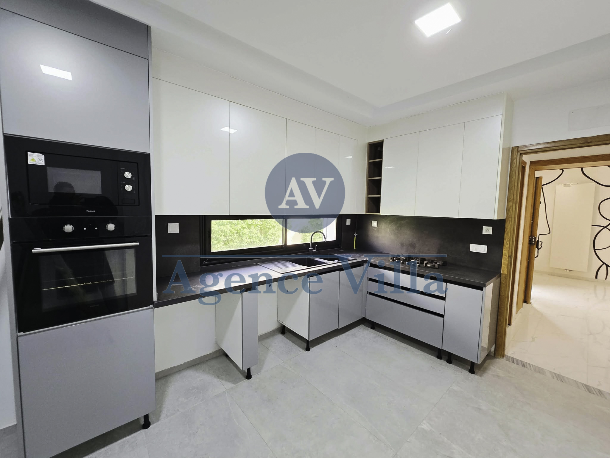 La Soukra&nbsp;Chotrana 3&nbsp;Location&nbsp;Appart. 5 pi�ces+&nbsp;Villa s4 � la soukra