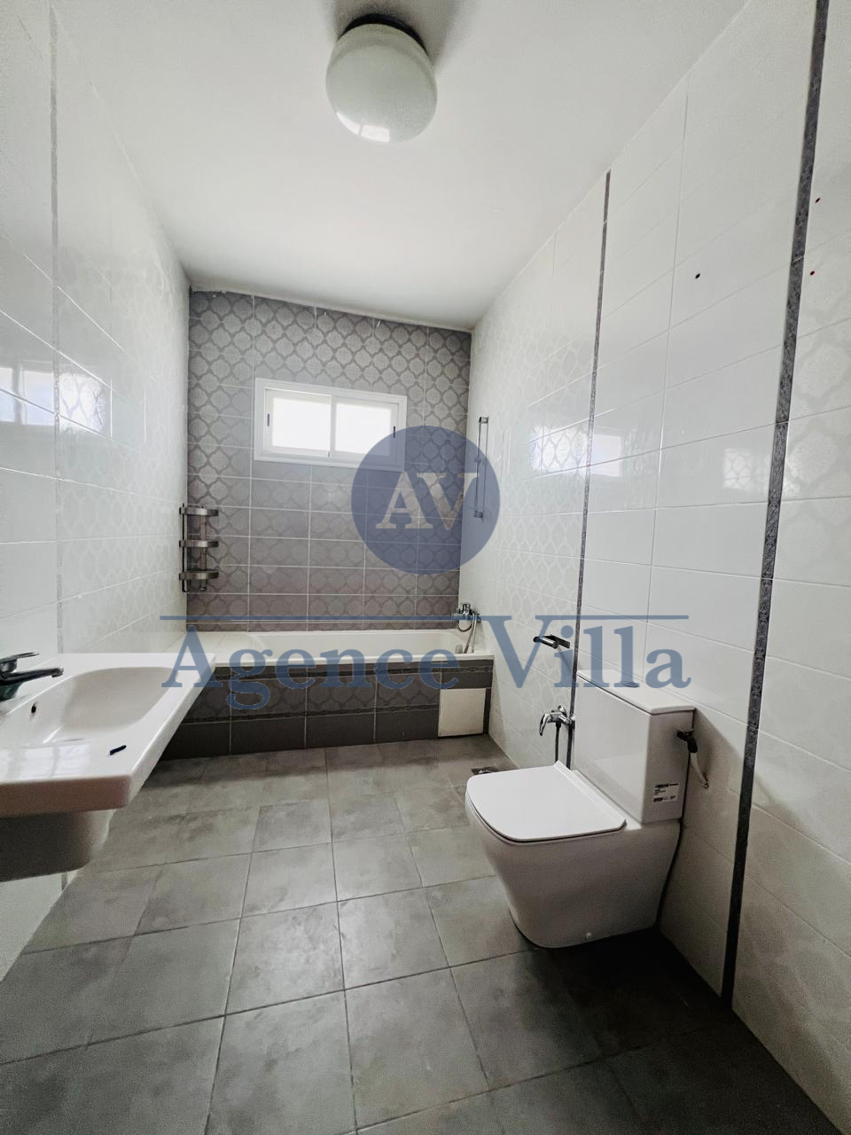 La Marsa&nbsp;Marsa Safsaf&nbsp;Location&nbsp;Appart. 4 pi�ces&nbsp;Villa plein pieds s3 avec jardin � la marsa