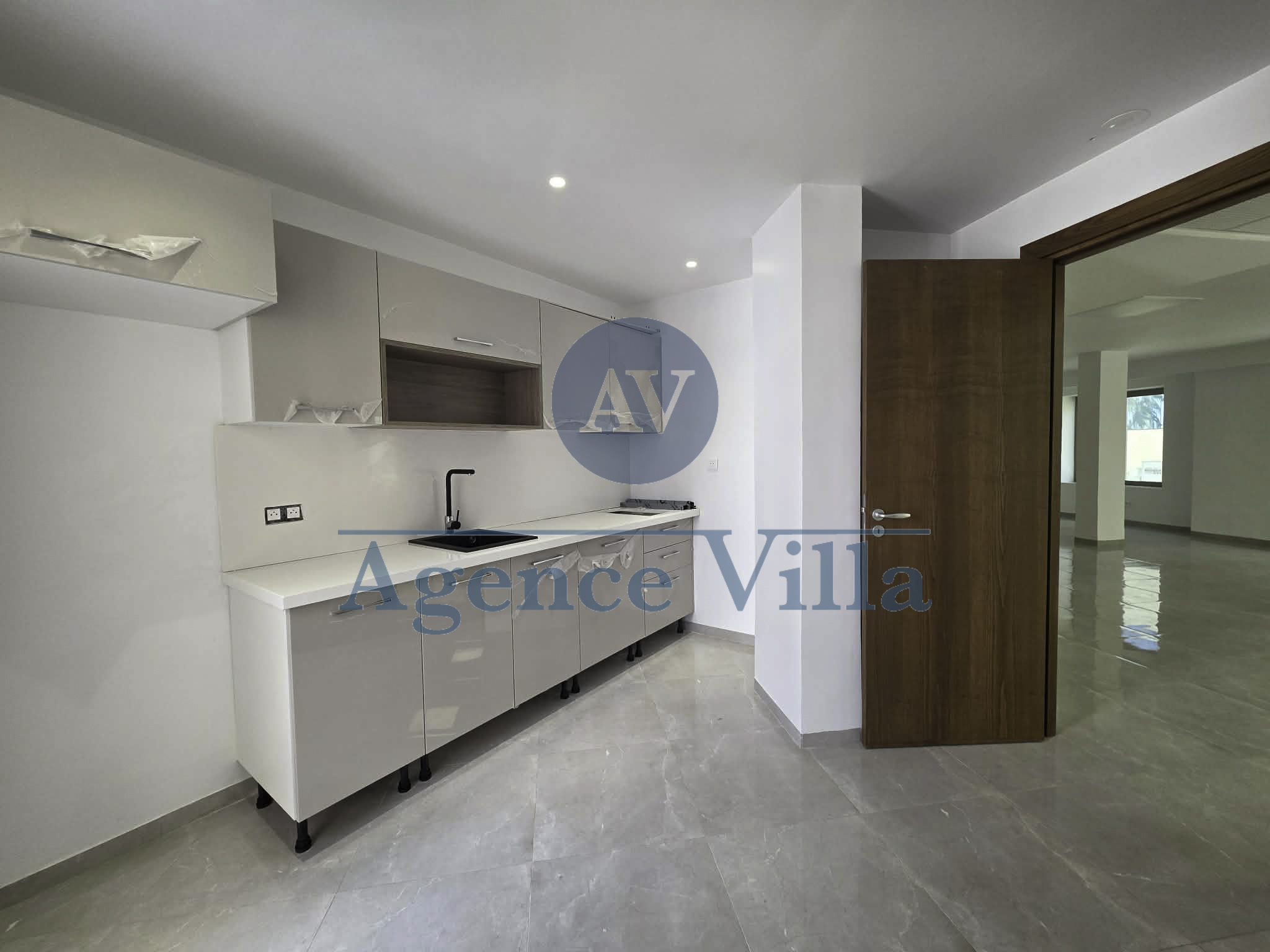 La Marsa&nbsp;Berge Du Lac&nbsp;Location&nbsp;Appart. 2 pi�ces&nbsp;Bureau neuf 270m lac 1