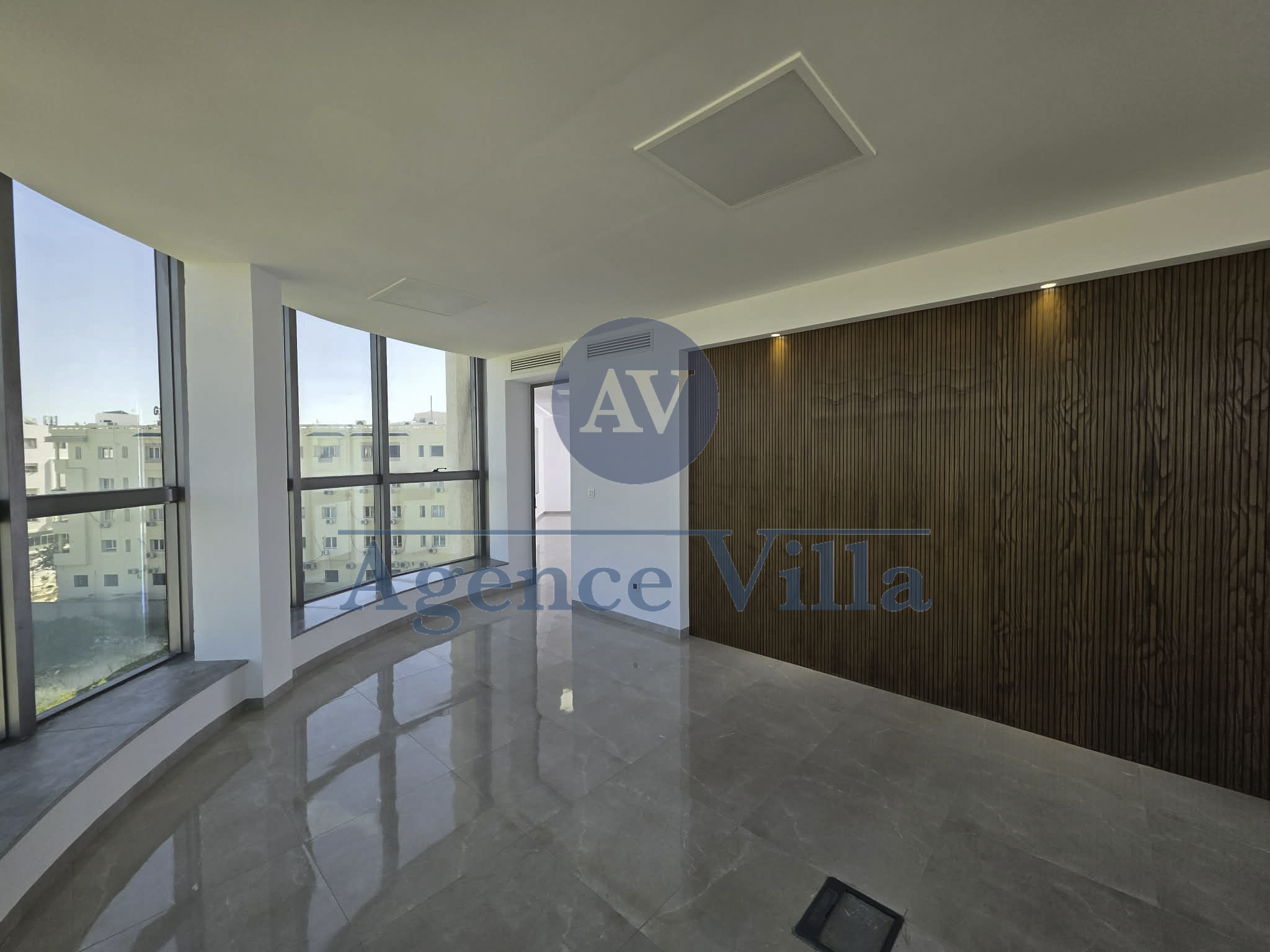 La Marsa&nbsp;Berge Du Lac&nbsp;Location&nbsp;Appart. 5 pi�ces+&nbsp;Bureau neuf 275m lac 1