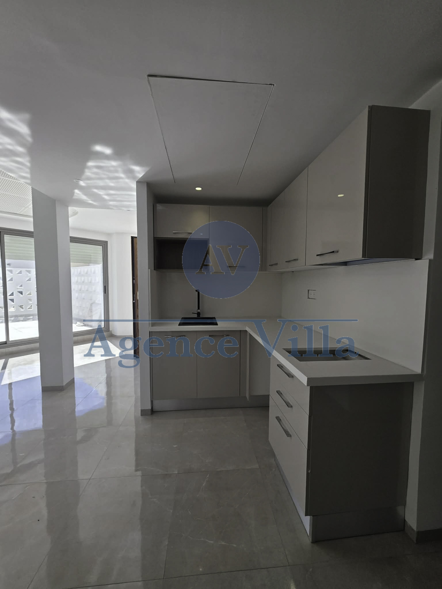 La Marsa&nbsp;Berge Du Lac&nbsp;Location&nbsp;Appart. 5 pi�ces+&nbsp;Bureau neuf 275m lac 1