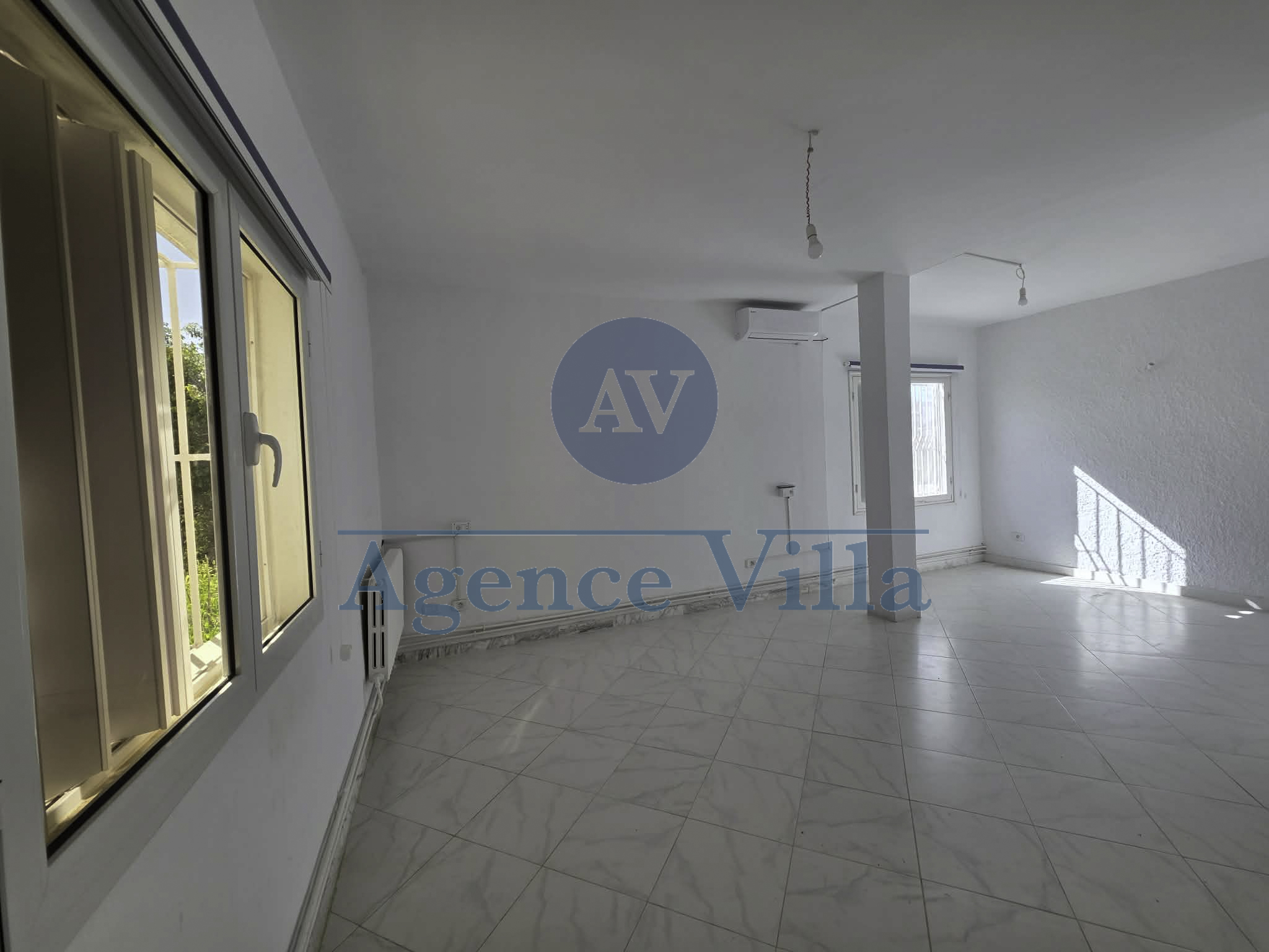 La Marsa&nbsp;Marsa Ennassim&nbsp;Location&nbsp;Appart. 5 pi�ces+&nbsp;Villa s5 � la marsa