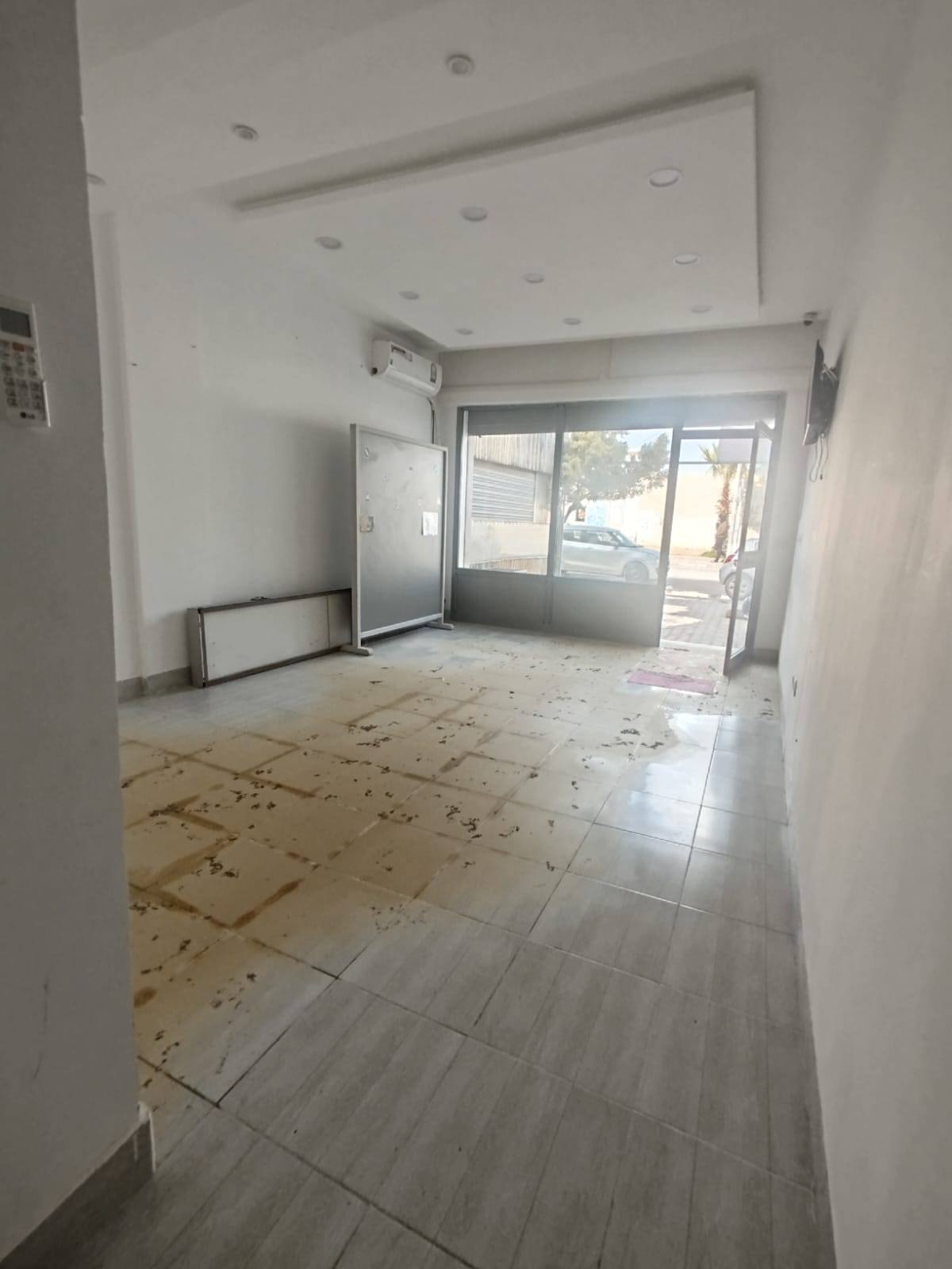 Hammam Chatt&nbsp;Borj Cedria&nbsp;Bureaux & Commerces&nbsp;Atelier,Garage&nbsp;Local commercial