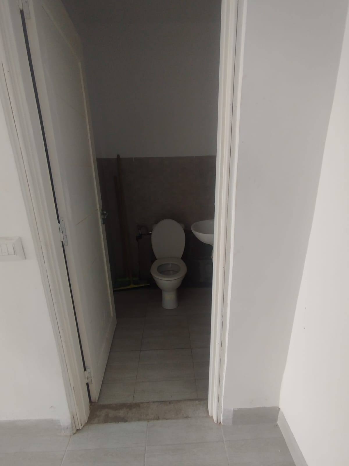 Hammam Chatt&nbsp;Borj Cedria&nbsp;Bureaux & Commerces&nbsp;Atelier,Garage&nbsp;Local commercial