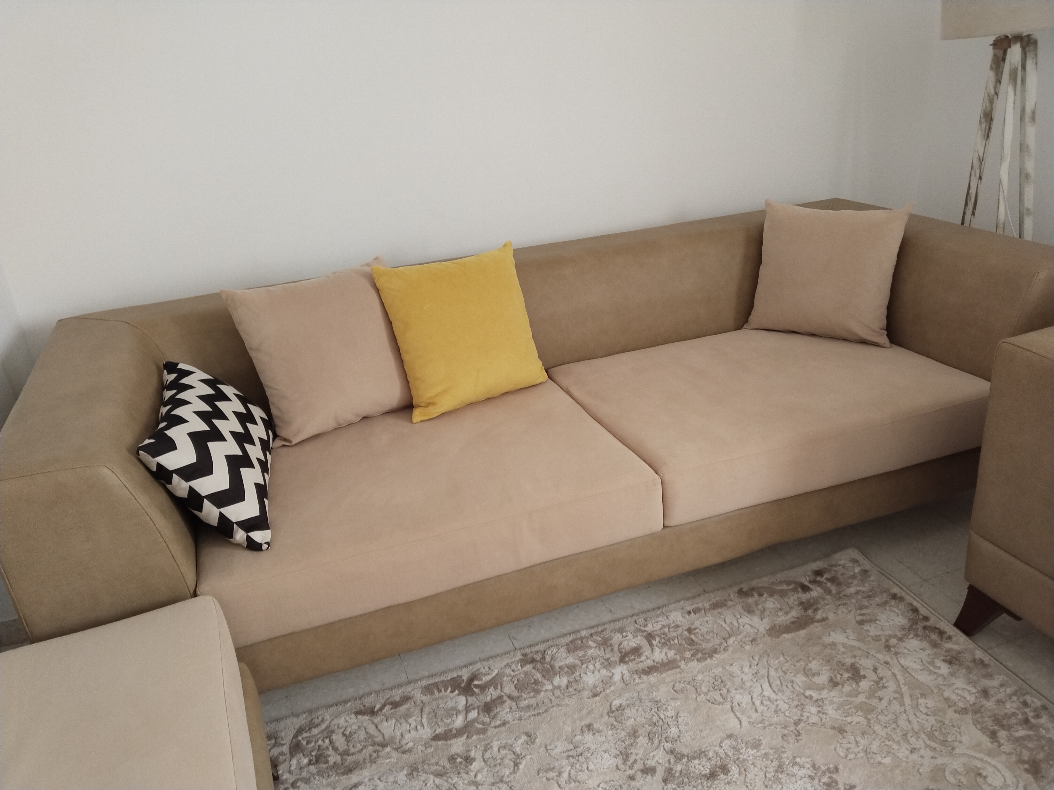 Raoued&nbsp;Cite El Ghazala 1&nbsp;Salon - Salle � manger &nbsp;Salons&nbsp;Salon en deux canap�s et un pouf