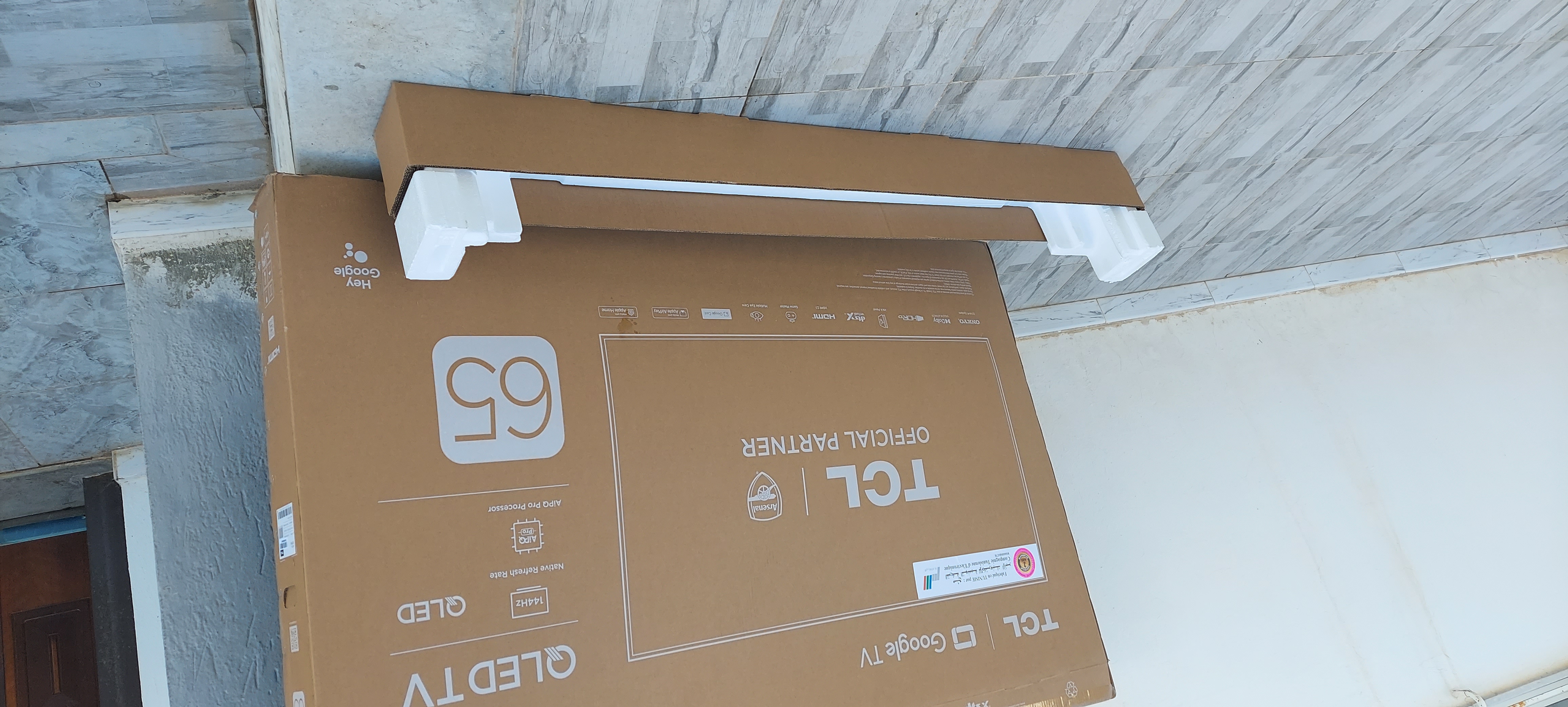 Mnihla&nbsp;Jardins d'el Menzah&nbsp;T�l�viseur&nbsp;T�l�. LED&nbsp;A v tv tcl p8k 65