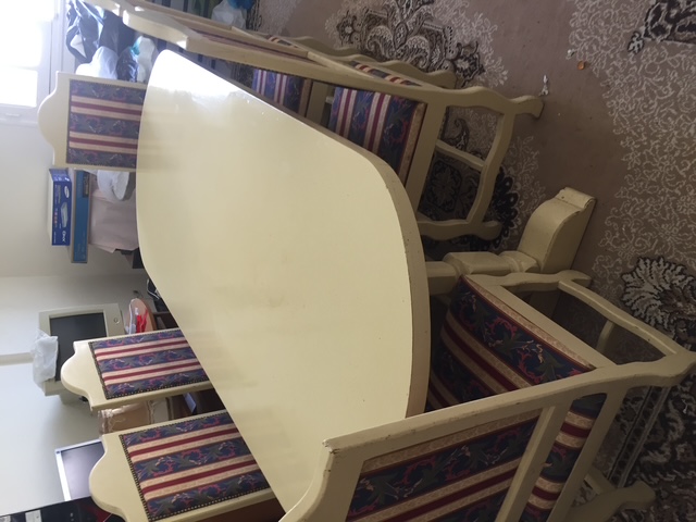 Ariana Ville&nbsp;Cite Ennouzha&nbsp;Salon - Salle � manger &nbsp;Salle � manger&nbsp;Salle � manger en bois massif presque neuve