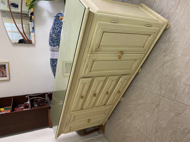 Ariana Ville&nbsp;Cite Ennouzha&nbsp;Salon - Salle � manger &nbsp;Salle � manger&nbsp;Salle � manger en bois massif presque neuve