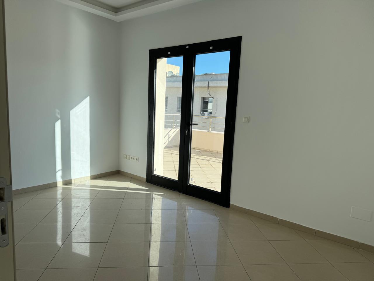 La Marsa&nbsp;Berge Du Lac&nbsp;Bureaux & Commerces&nbsp;Bureau&nbsp;Tr�s joli immeuble administratifs au lac 2