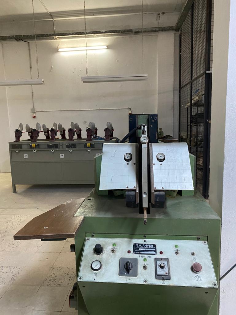 La Soukra&nbsp;Chotrana 1&nbsp;Bureaux & Commerces&nbsp;Atelier,Garage&nbsp;Usine atelier de chaussures