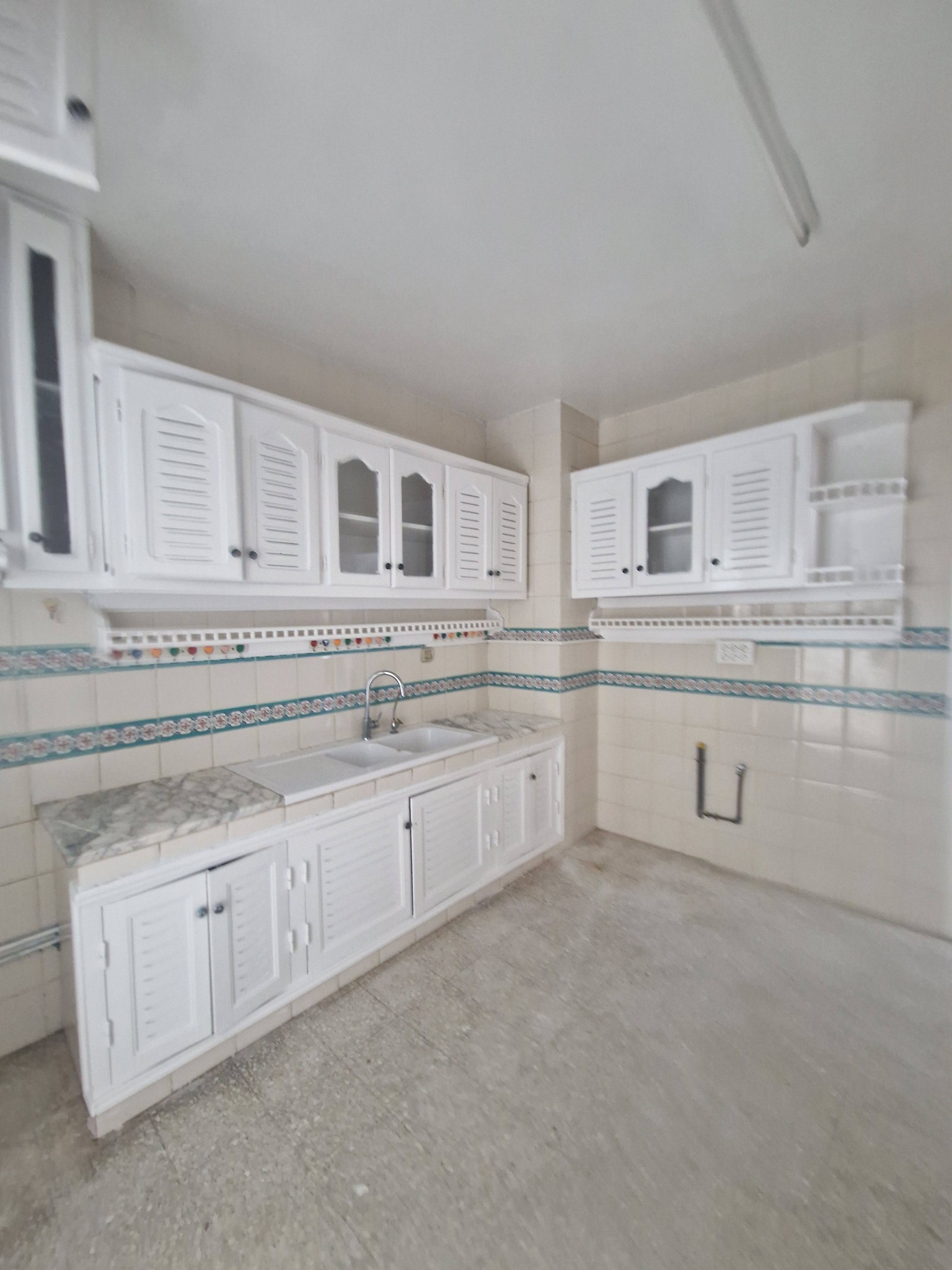 Ariana Ville&nbsp;Cite Ennasr 2&nbsp;Location&nbsp;Appart. 4 pi�ces&nbsp;Duplex s3 cot� ren� descartes