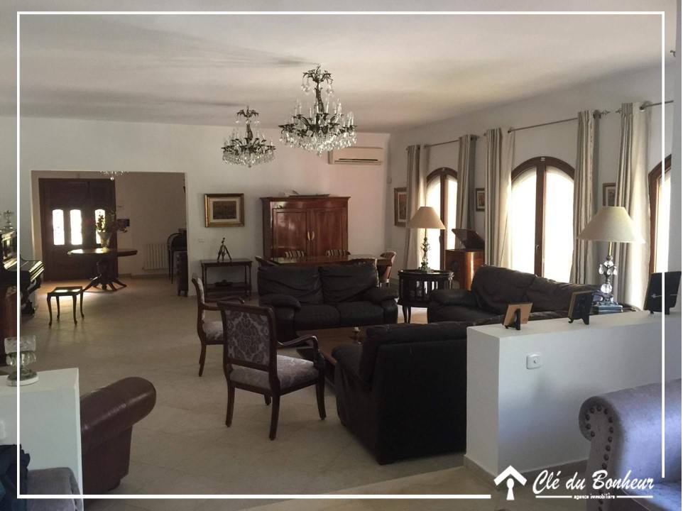 La Soukra&nbsp;Chotrana 2&nbsp;Vente&nbsp;Maisons&nbsp;Villa spacieuse plain pied avec piscine