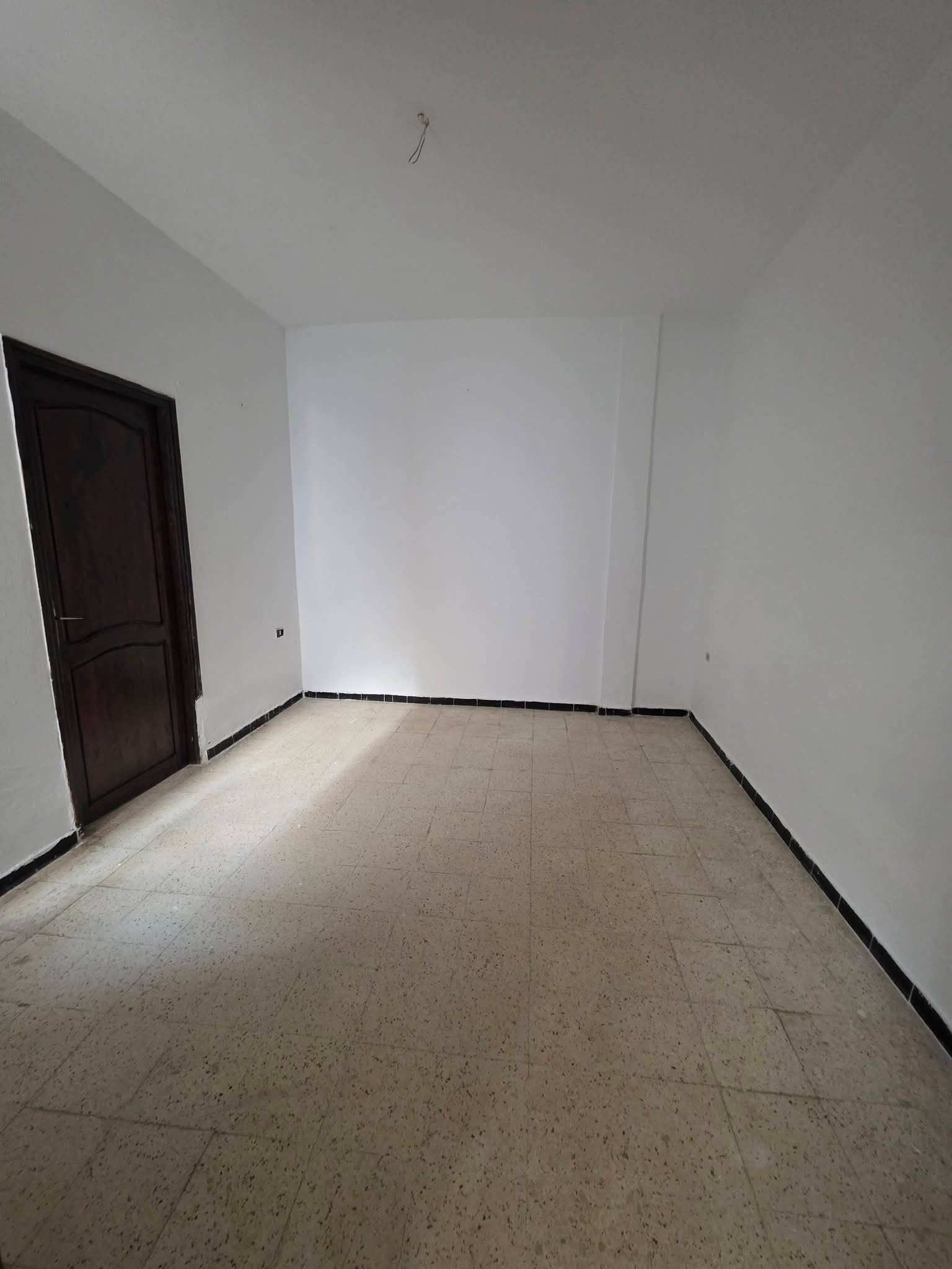 Hammam Lif&nbsp;Hammam Lif&nbsp;Location&nbsp;Appart. 3 pi�ces&nbsp;Rdc s2 centre ville hammam lif 450dt