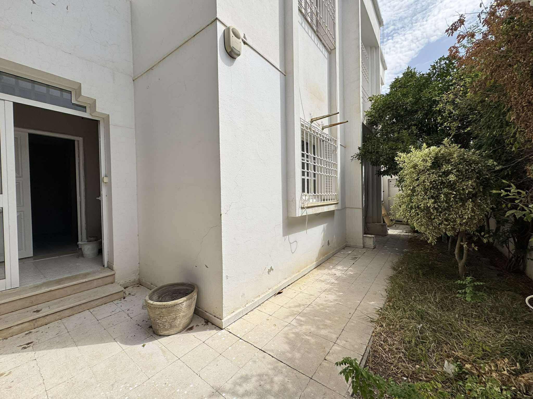 Ariana Ville&nbsp;Nouvelle Ariana&nbsp;Location&nbsp;Maisons&nbsp;Rdc villa 2200d bureautique ou habitation