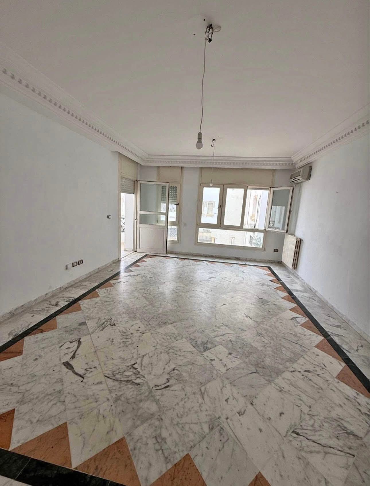 Ariana Ville&nbsp;Cite Ennasr 2&nbsp;Location&nbsp;Appart. 3 pi�ces&nbsp;S2 1200d ennasr 2