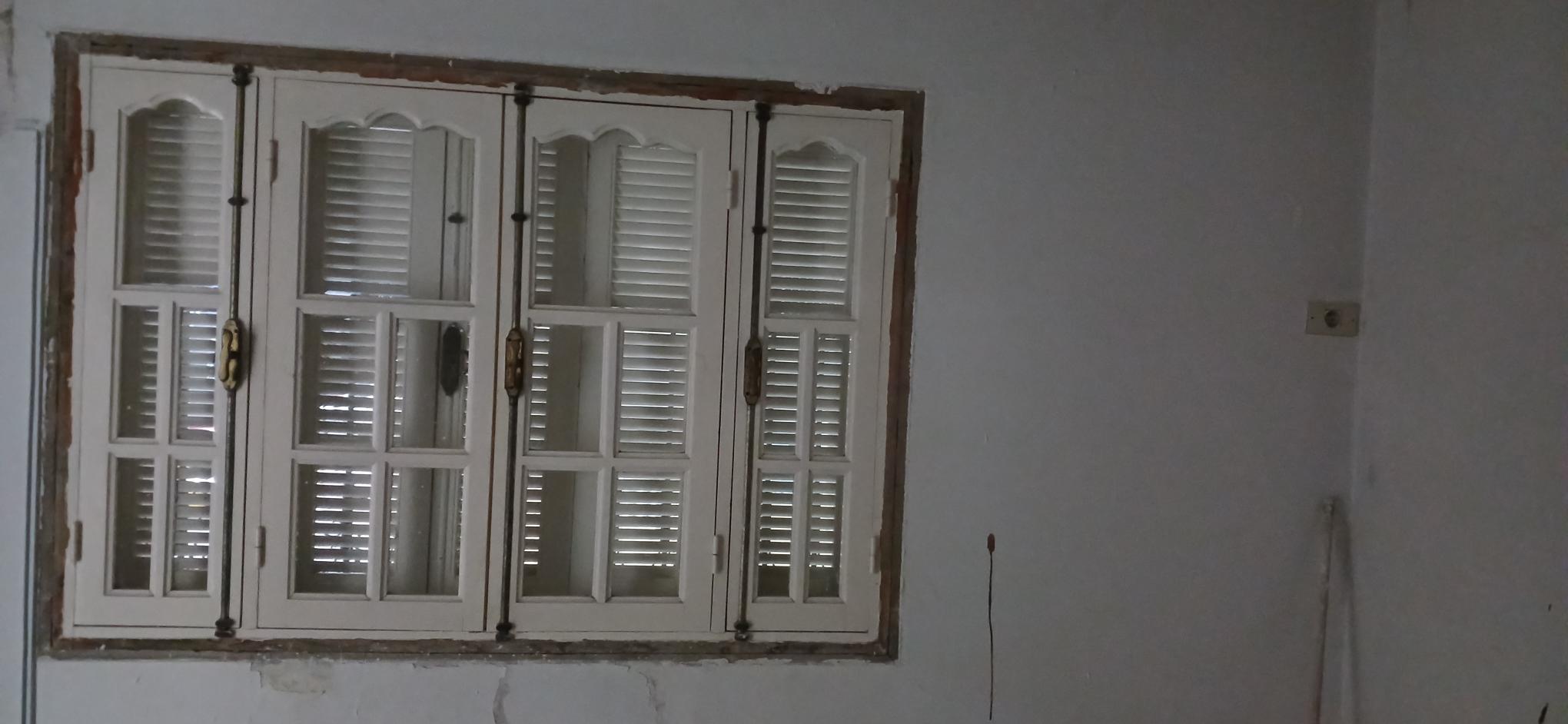 Mannouba&nbsp;La Mannouba&nbsp;Autre&nbsp;Autre&nbsp;Fen�tres avec leurs cadre tr�s  bonne  �tat