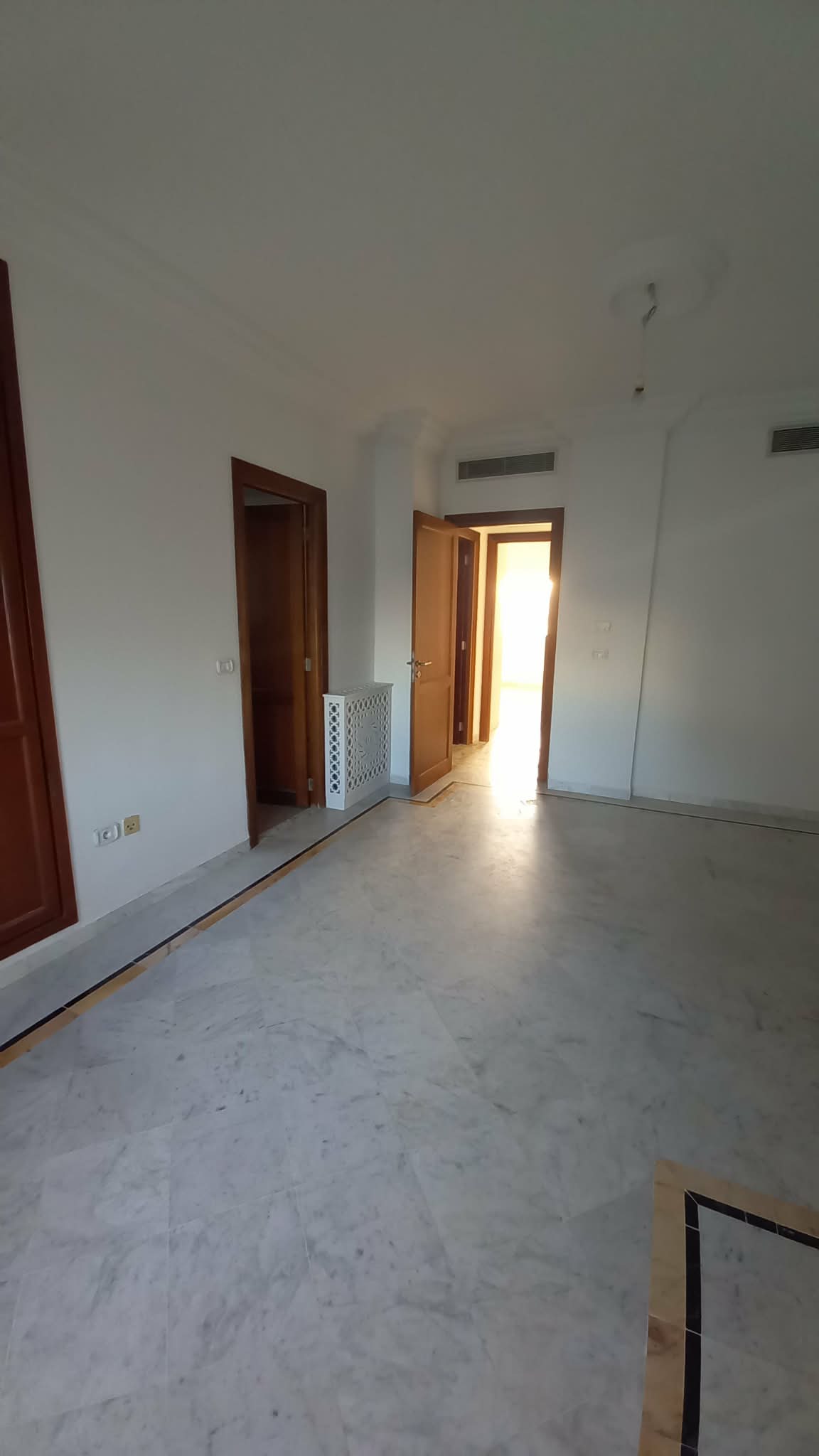 Cite El Khadra&nbsp;Zone urbaine nord&nbsp;Location&nbsp;Appart. 4 pi�ces&nbsp;Av s3 hs centre urbain