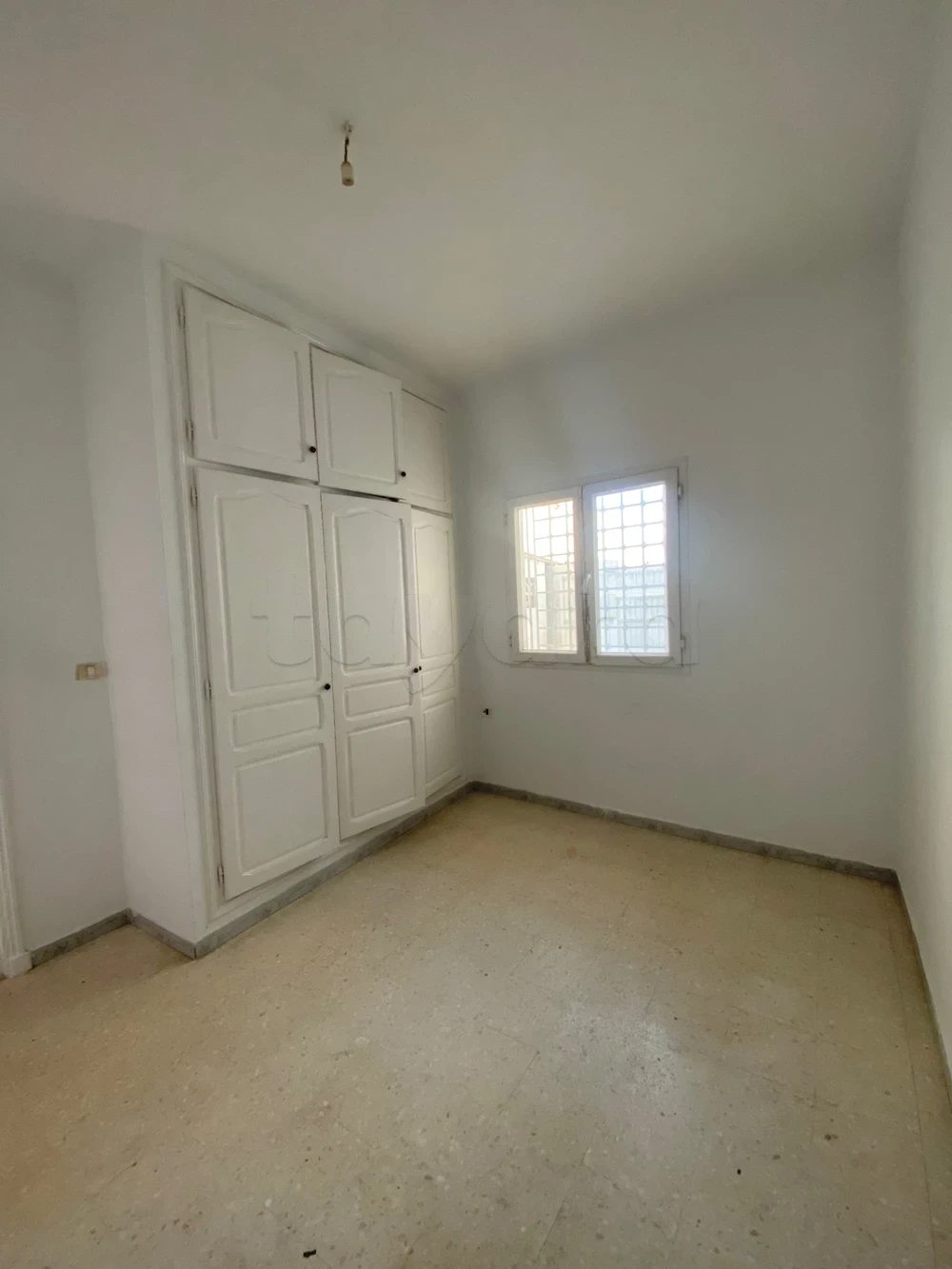 La Marsa&nbsp;Cite Bhar Lazreg&nbsp;Location&nbsp;Appart. 3 pi�ces&nbsp;S plus 3 avec petit jardin et place de voiture