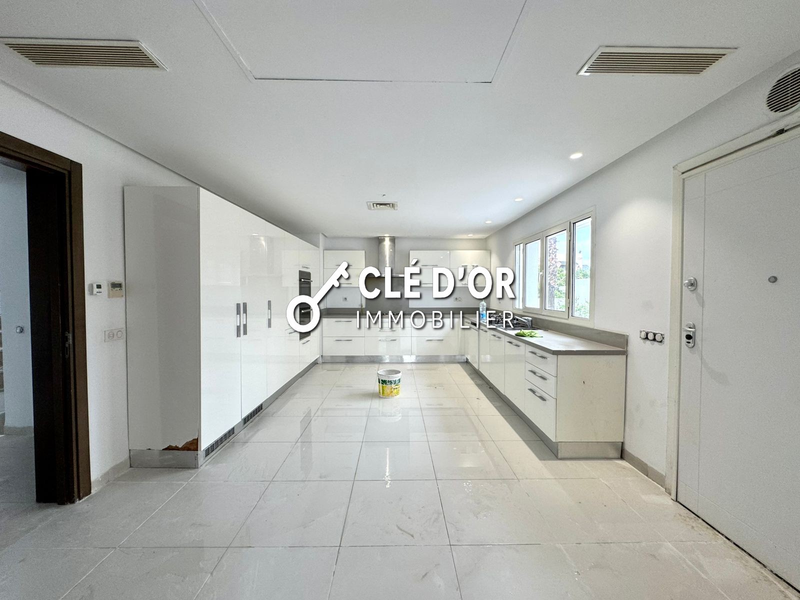 La Marsa&nbsp;Gammart&nbsp;Location&nbsp;Autre&nbsp;Une joli villa avec piscine � gammarth