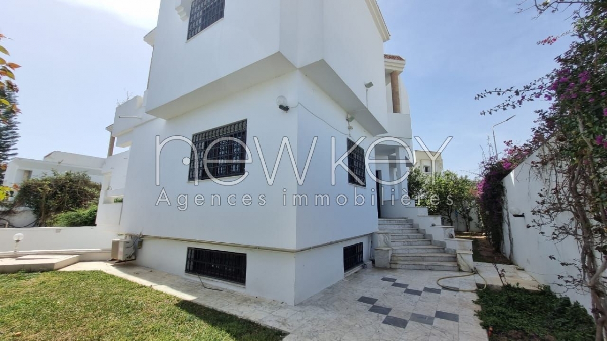 La Marsa&nbsp;Gammart&nbsp;Location&nbsp;Maisons&nbsp;Villa s4 avec jardin � la marsa