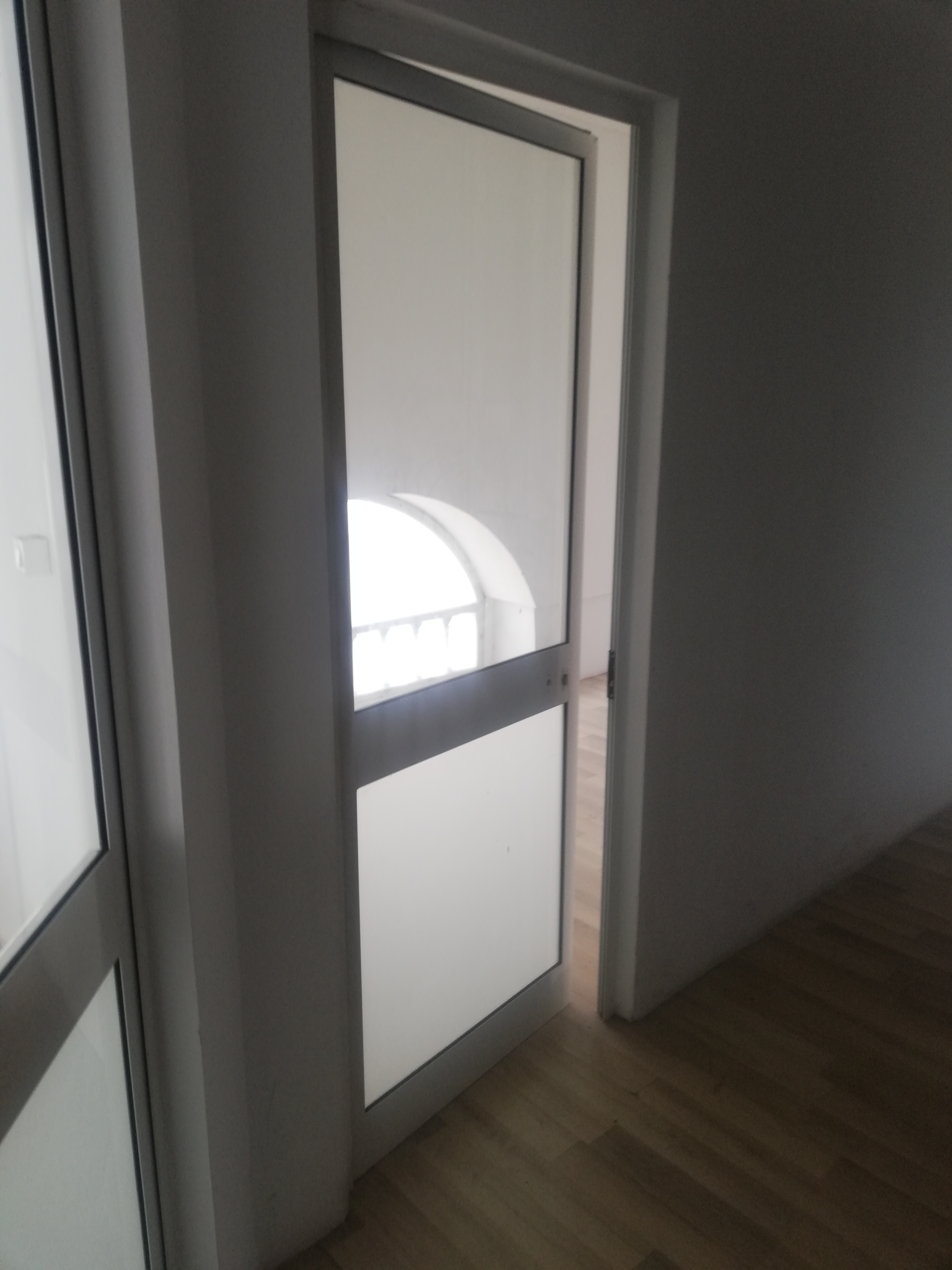 Ariana Ville&nbsp;Cite Ennasr 1&nbsp;Location&nbsp;Appart. 1 pi�ce&nbsp;Bureau au centre cit� ennasr