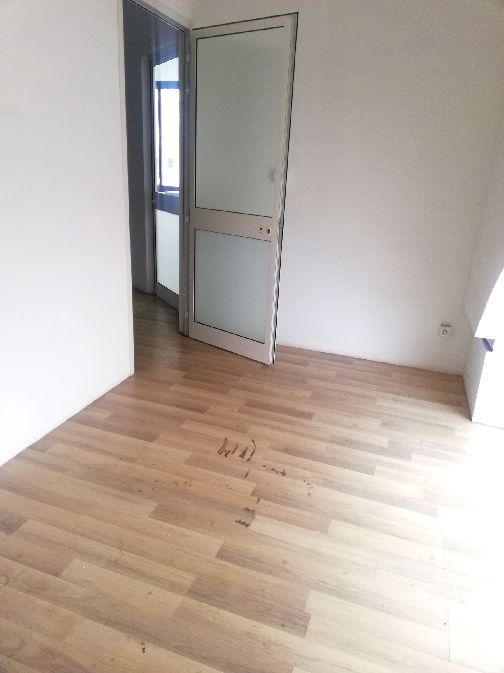 Ariana Ville&nbsp;Cite Ennasr 1&nbsp;Location&nbsp;Appart. 1 pi�ce&nbsp;Bureau au centre cit� ennasr