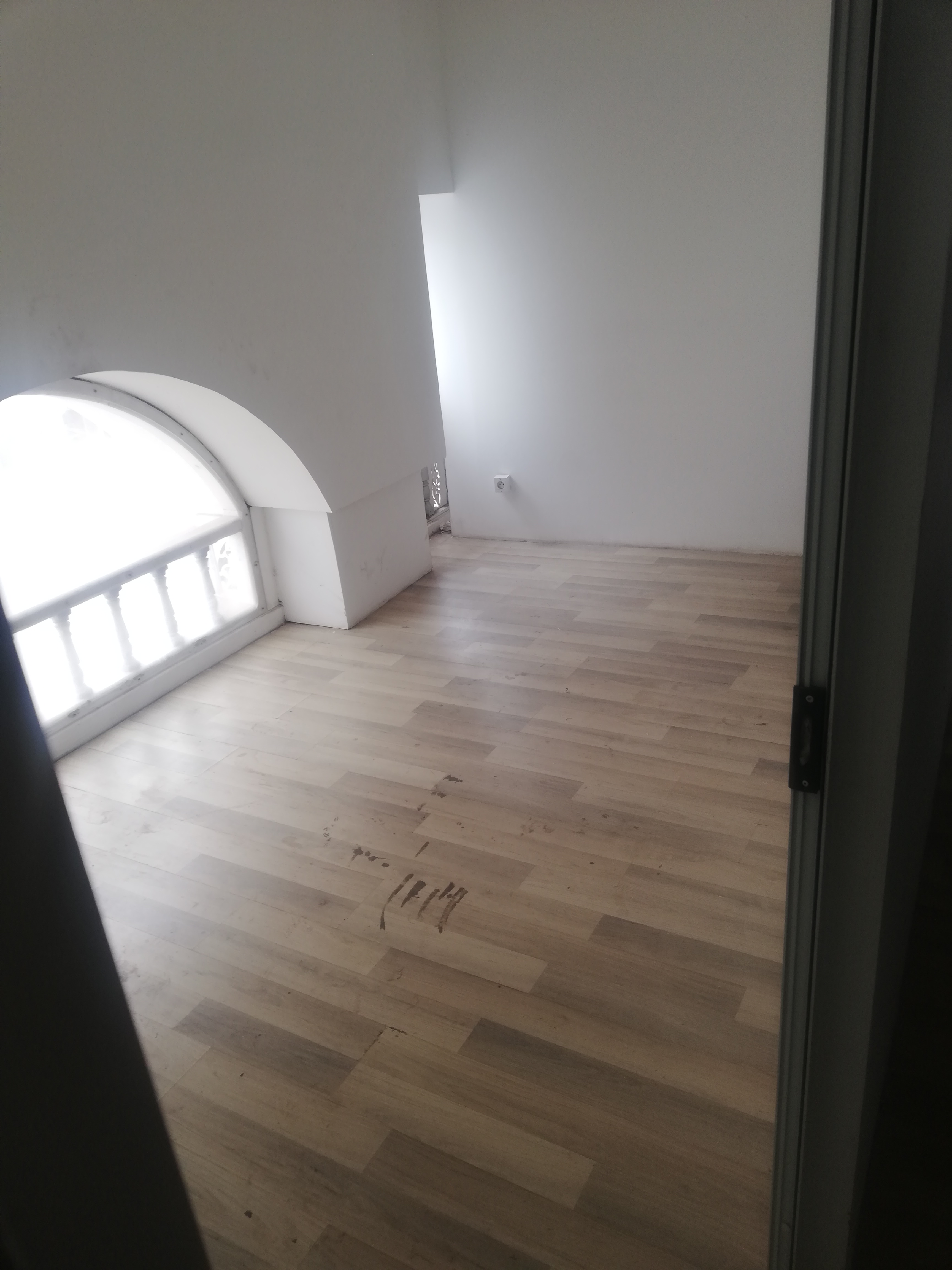 Ariana Ville&nbsp;Cite Ennasr 1&nbsp;Location&nbsp;Appart. 1 pi�ce&nbsp;Bureau au centre cit� ennasr